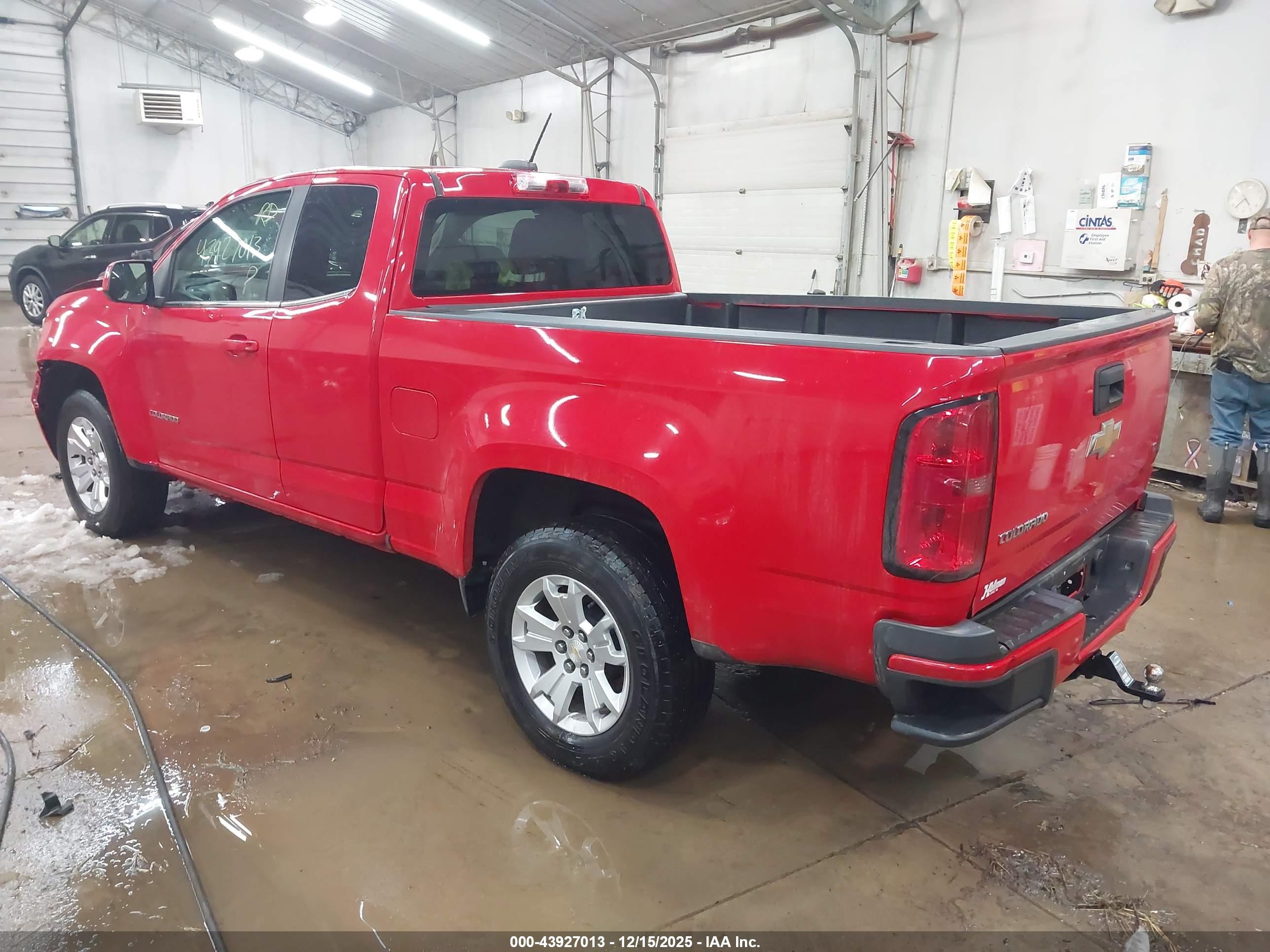 CHEVROLET COLORADO image 3