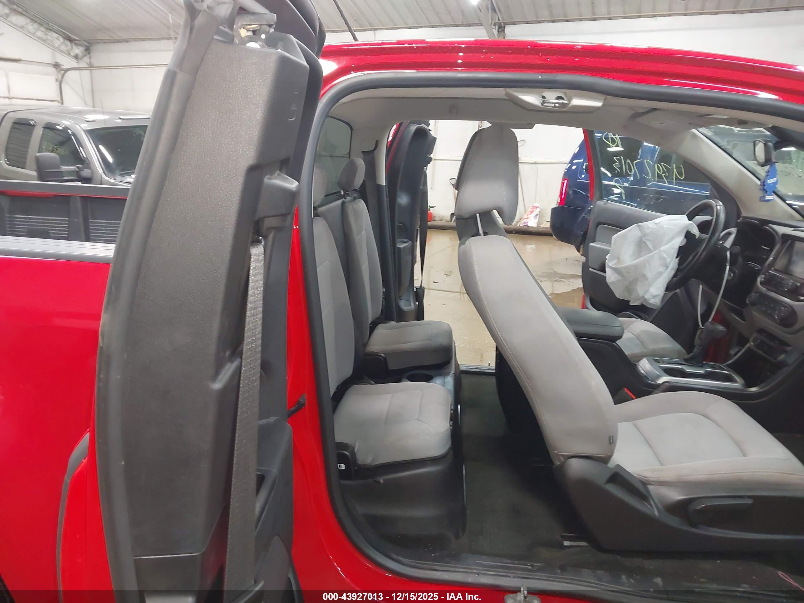 CHEVROLET COLORADO image 8