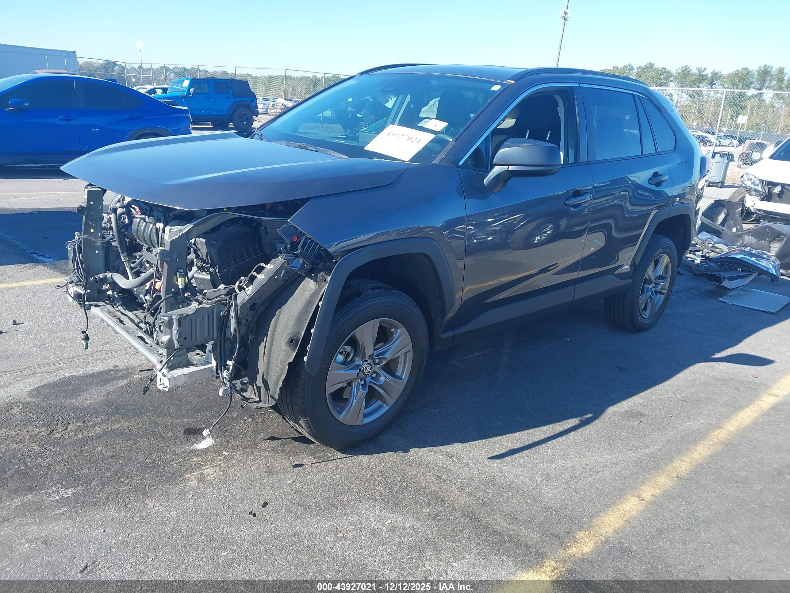 TOYOTA RAV4 image 2