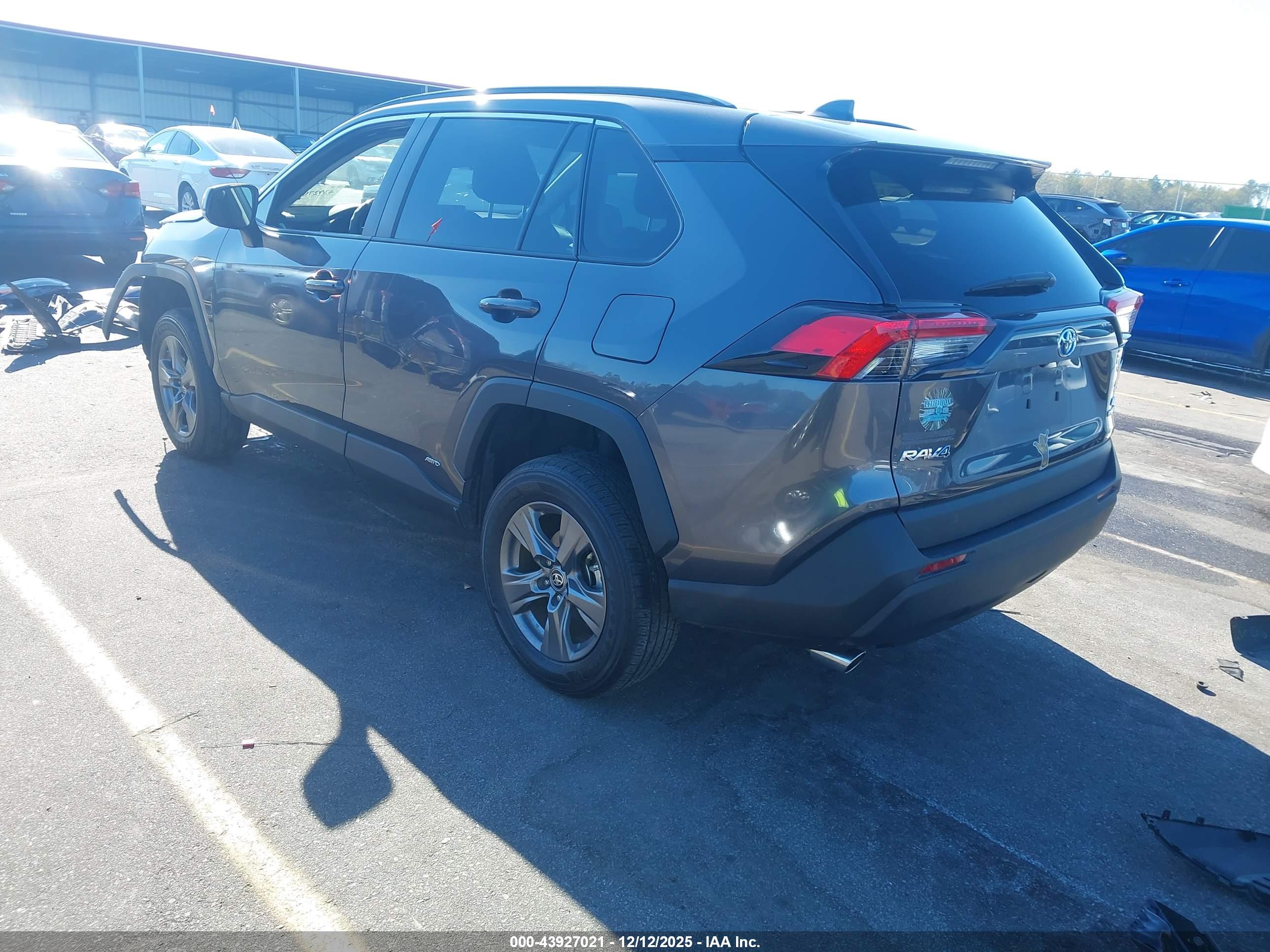 TOYOTA RAV4 image 3