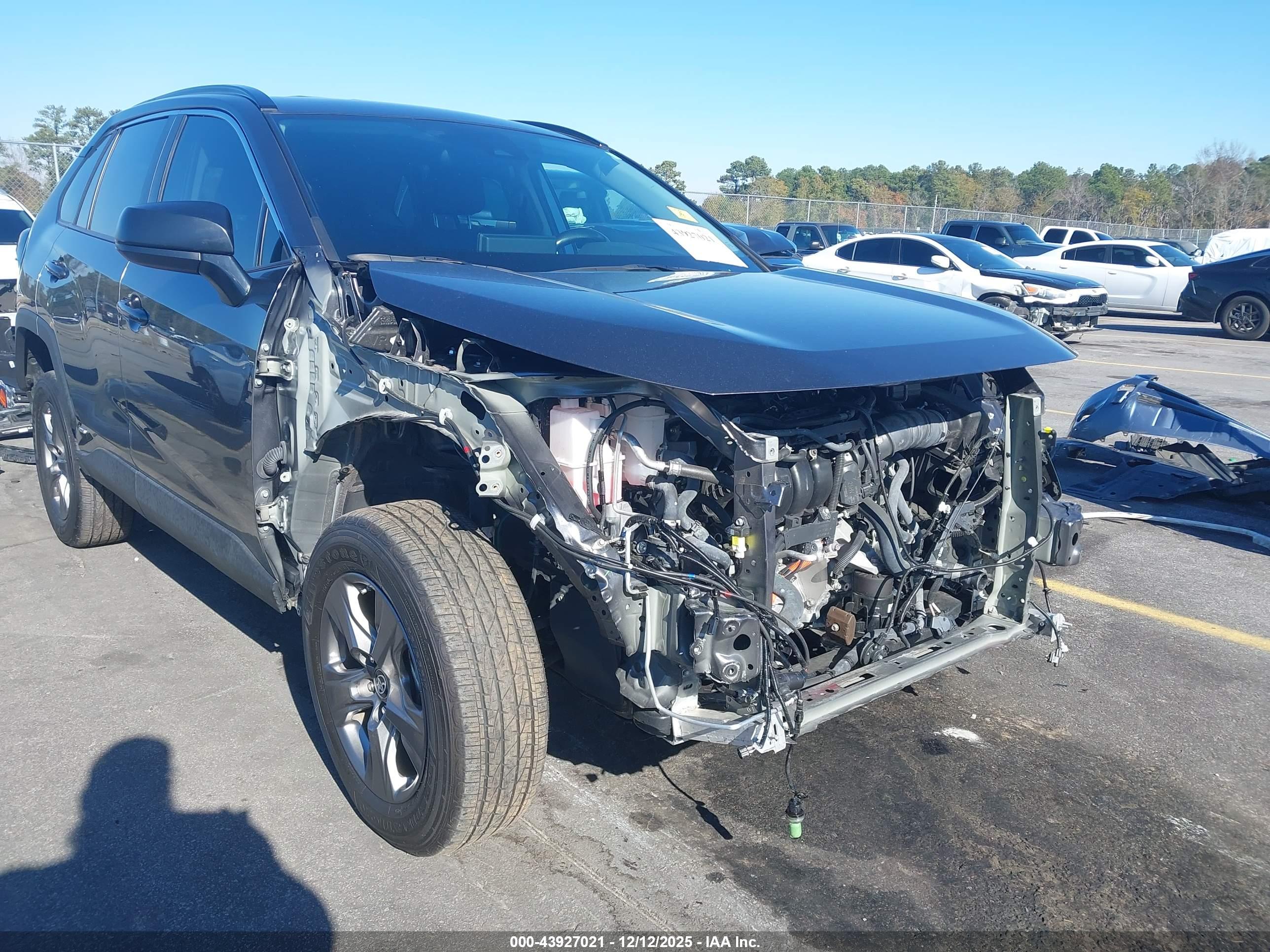 TOYOTA RAV4 image 6