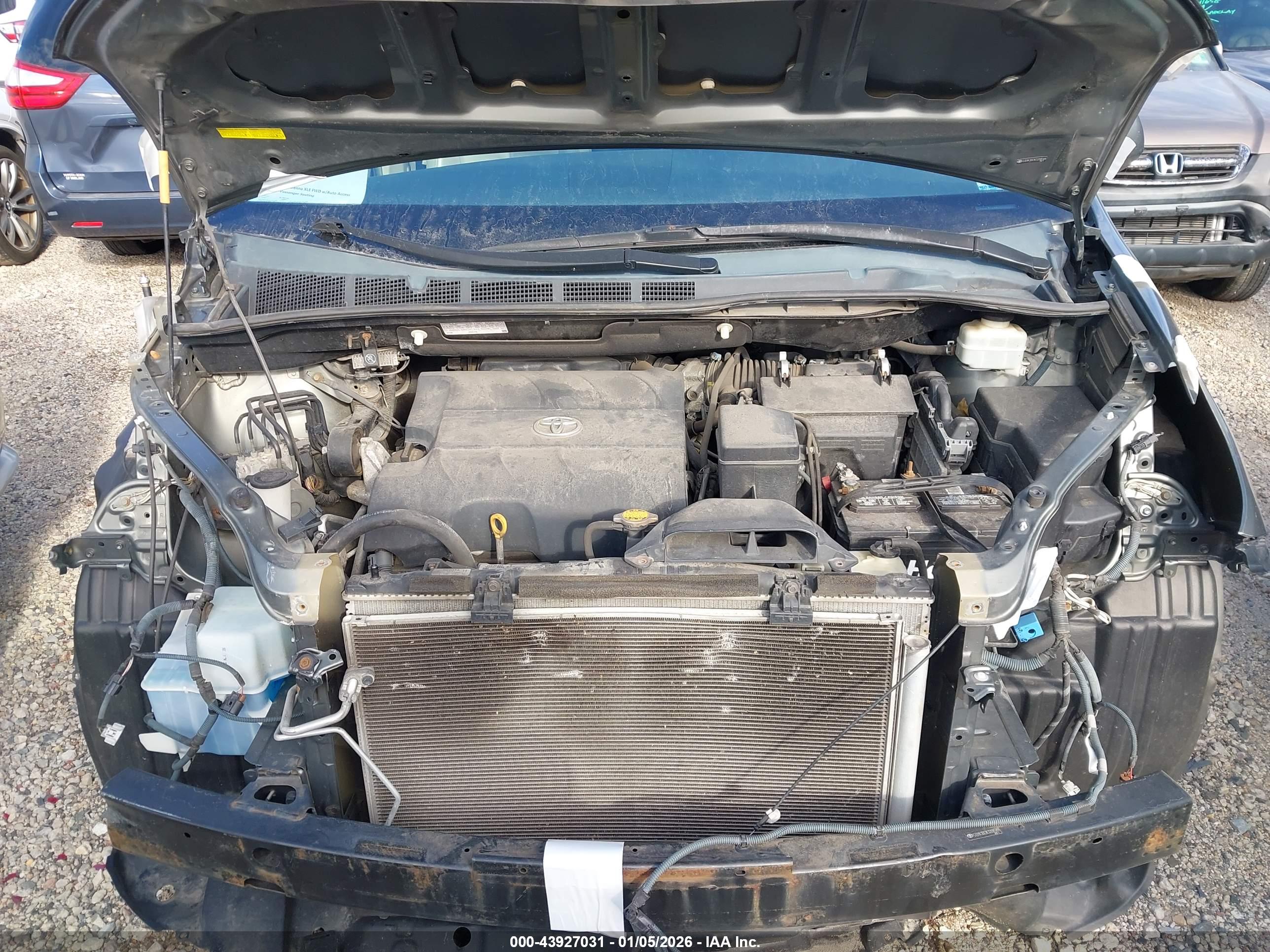 TOYOTA SIENNA image 10