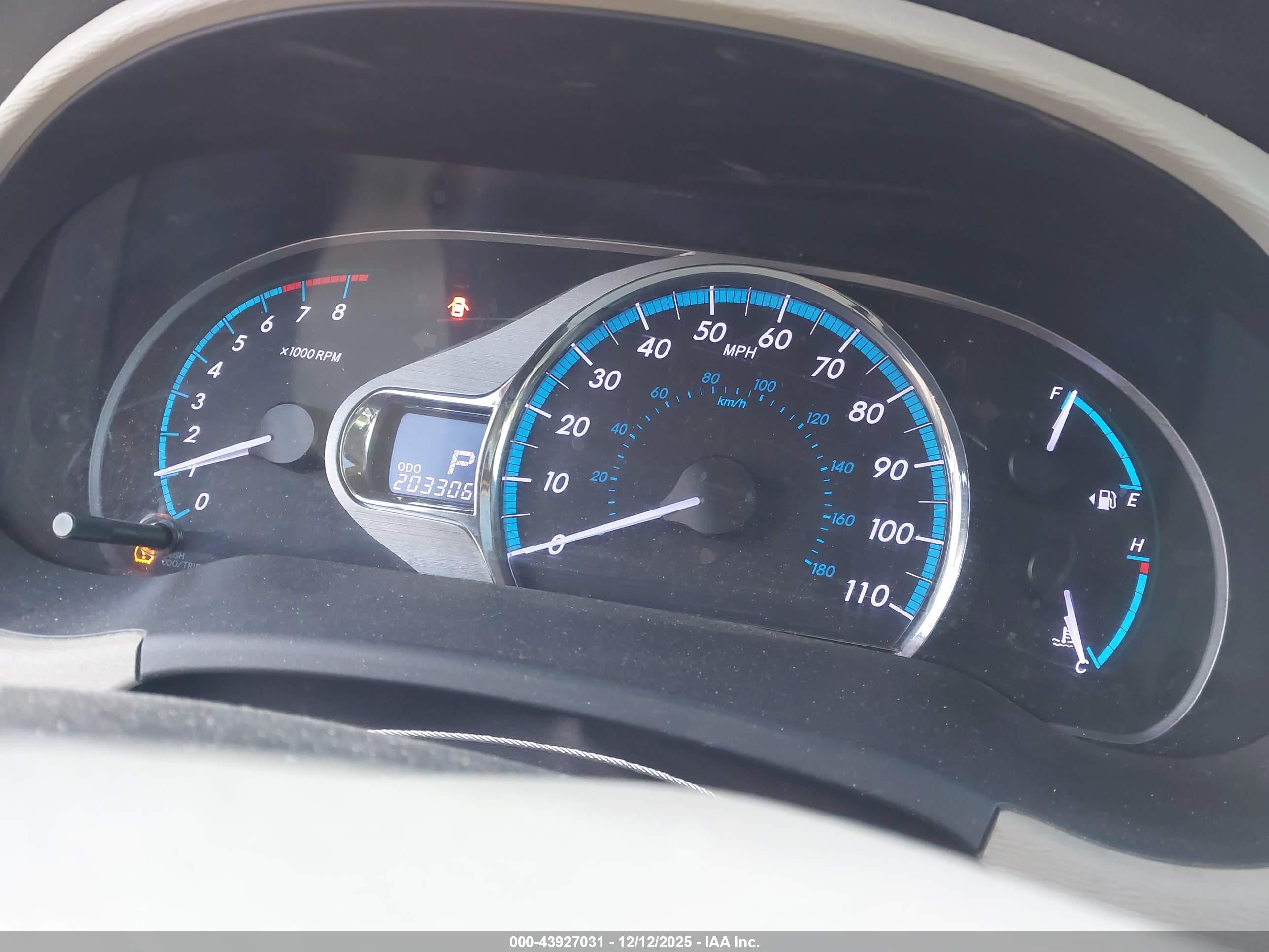 TOYOTA SIENNA image 7