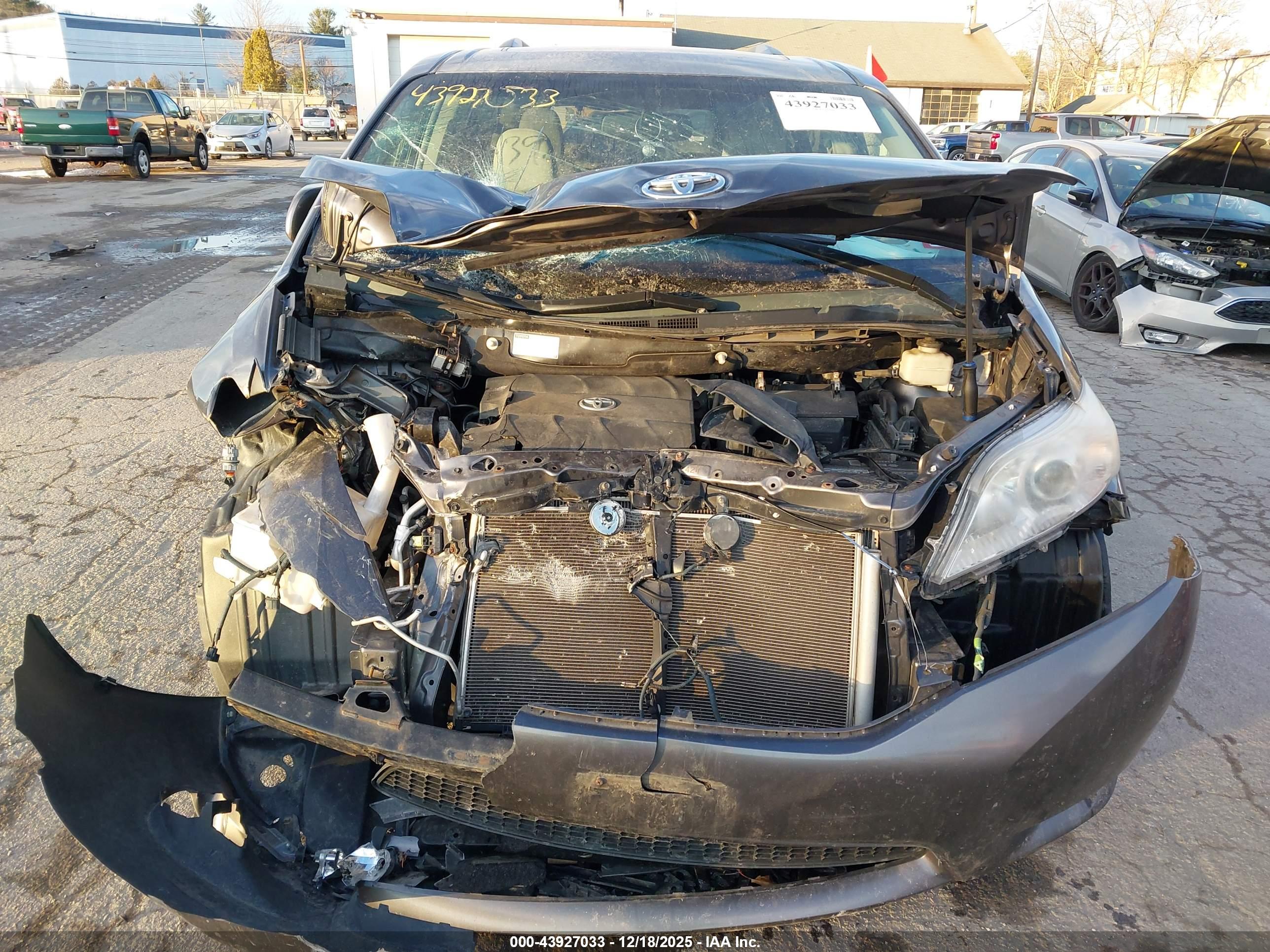 TOYOTA SIENNA image 10