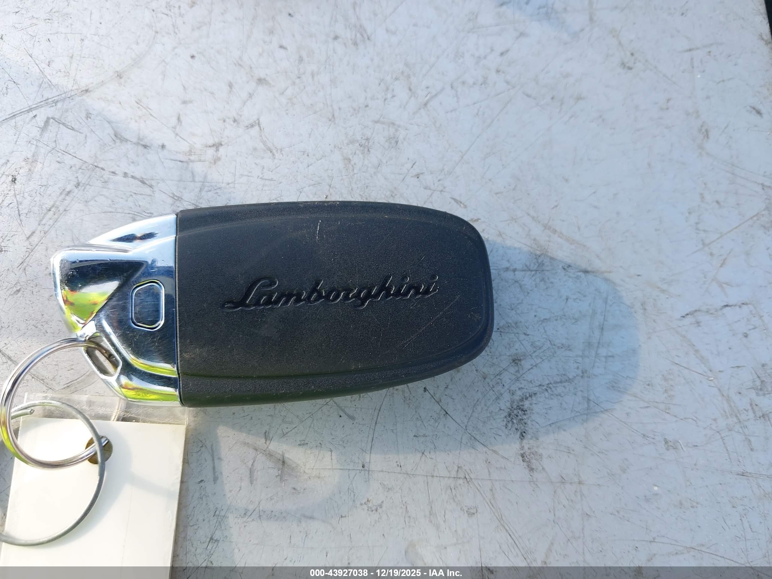 LAMBORGHINI AVENTADOR image 11