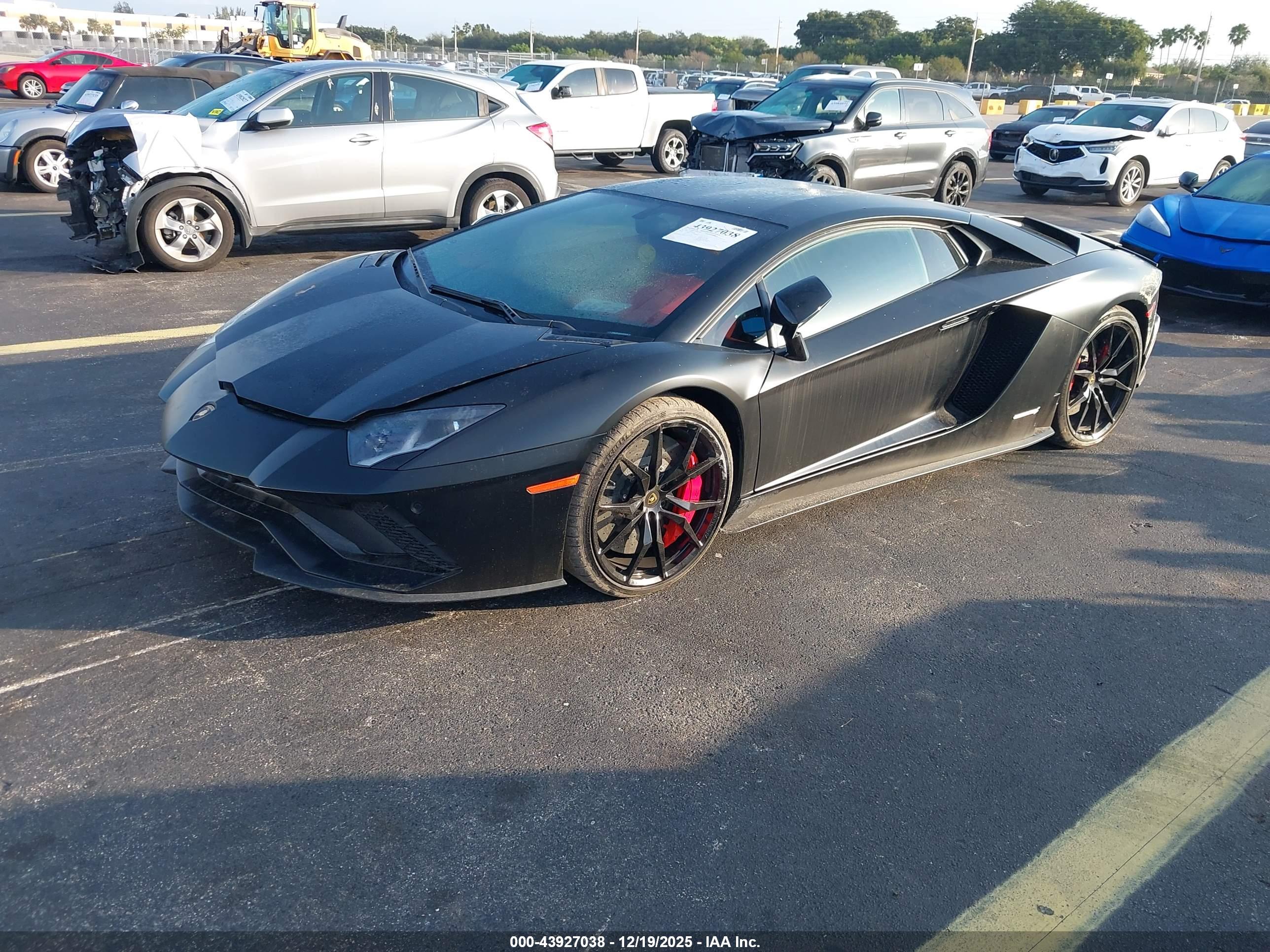 LAMBORGHINI AVENTADOR image 2
