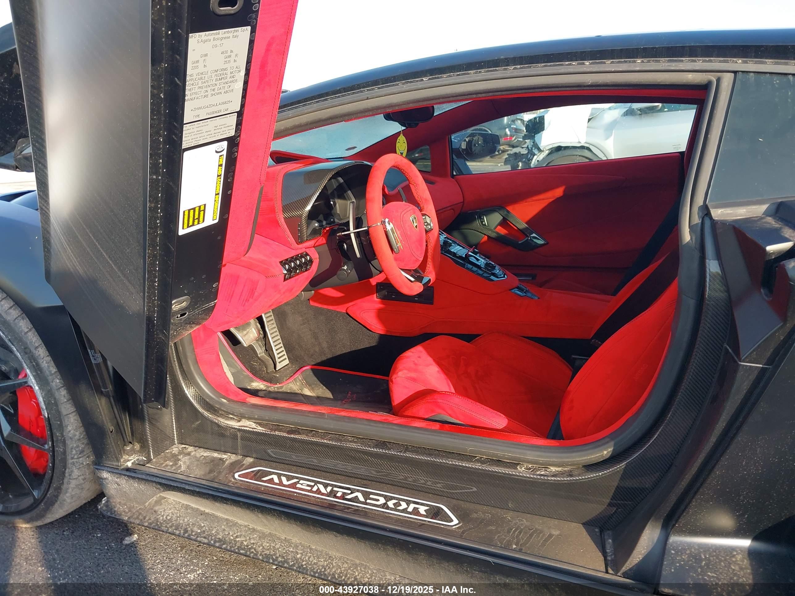 LAMBORGHINI AVENTADOR image 5