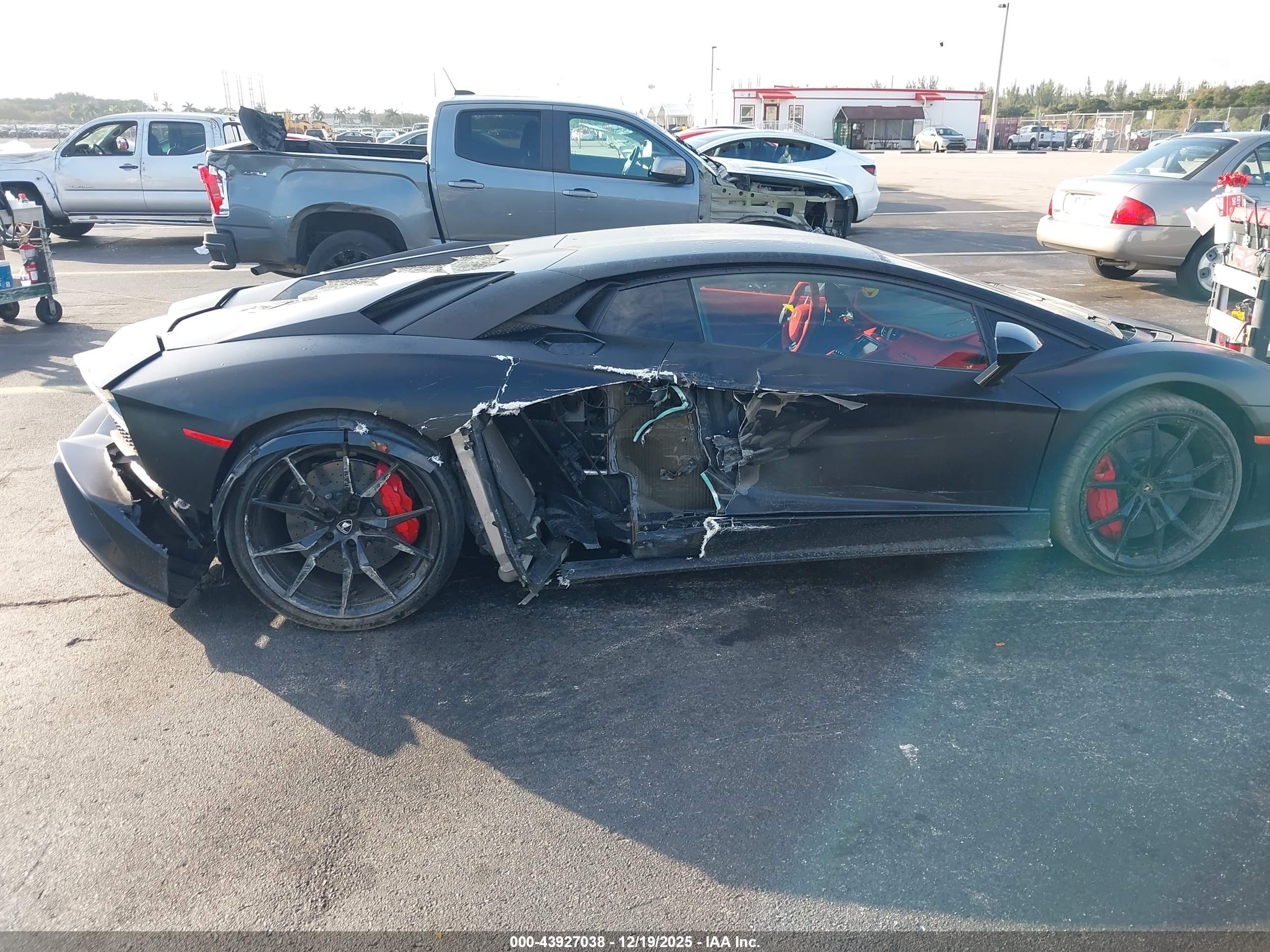 LAMBORGHINI AVENTADOR image 6