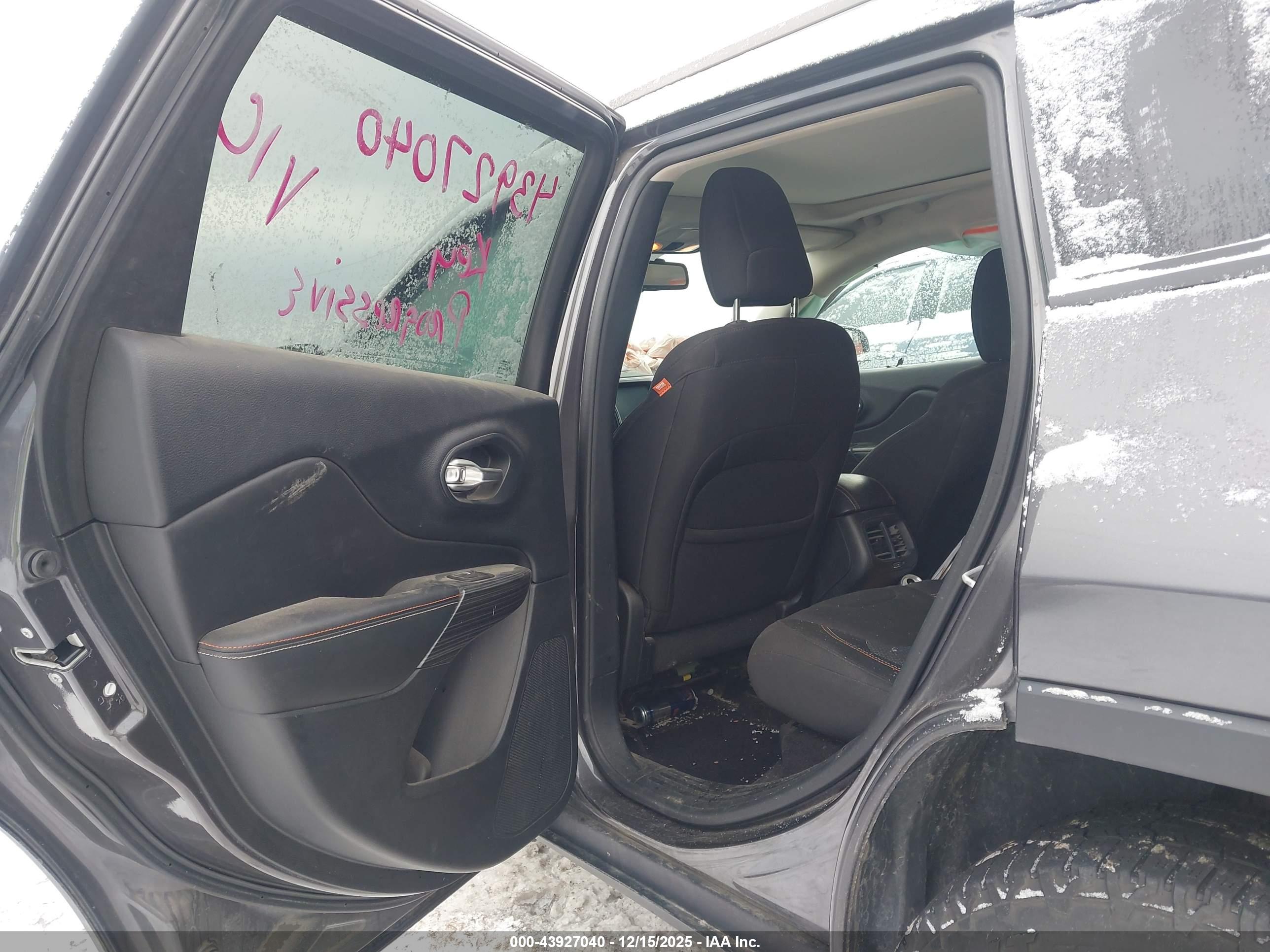 JEEP CHEROKEE image 8