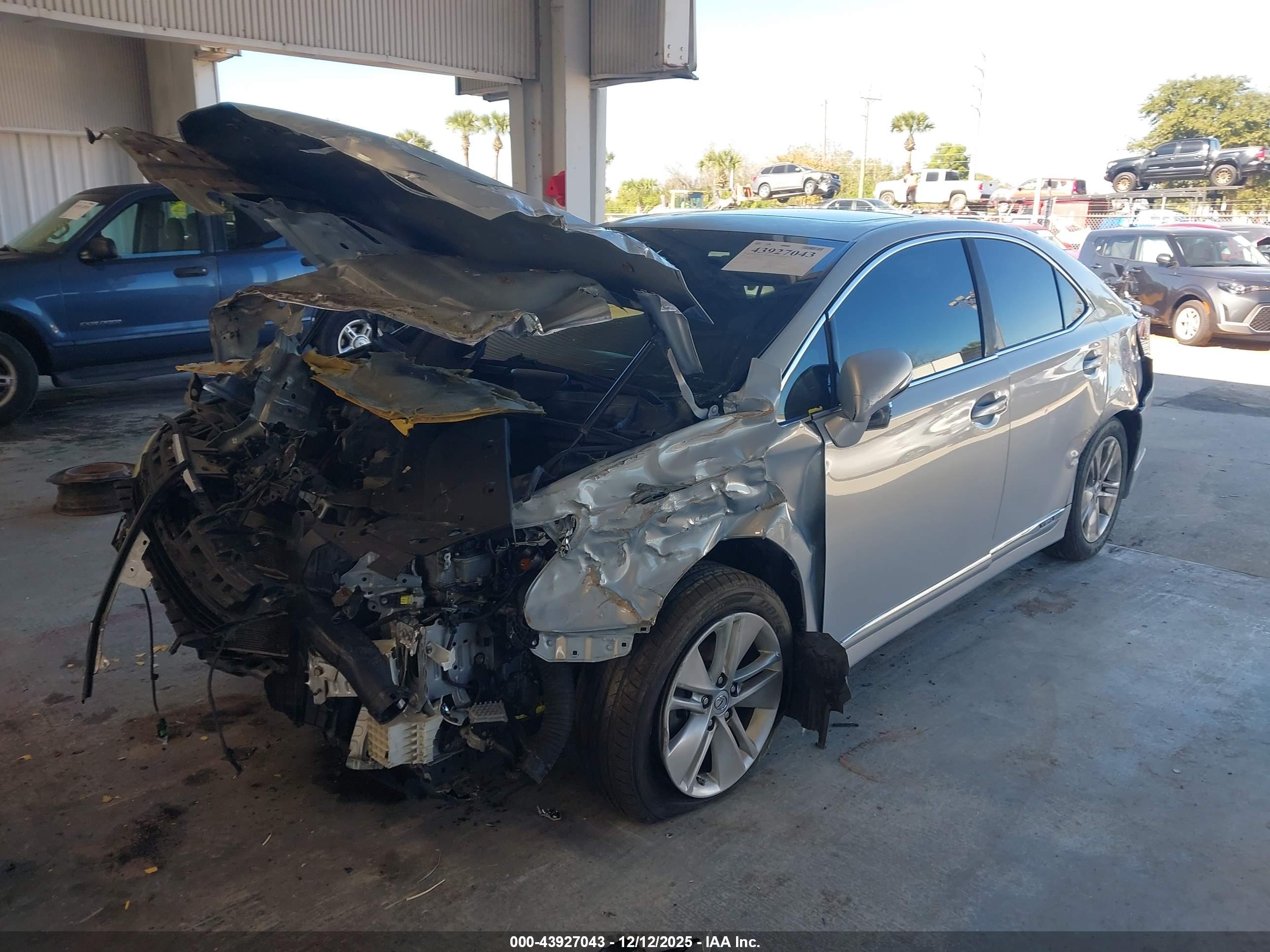 LEXUS HS image 2
