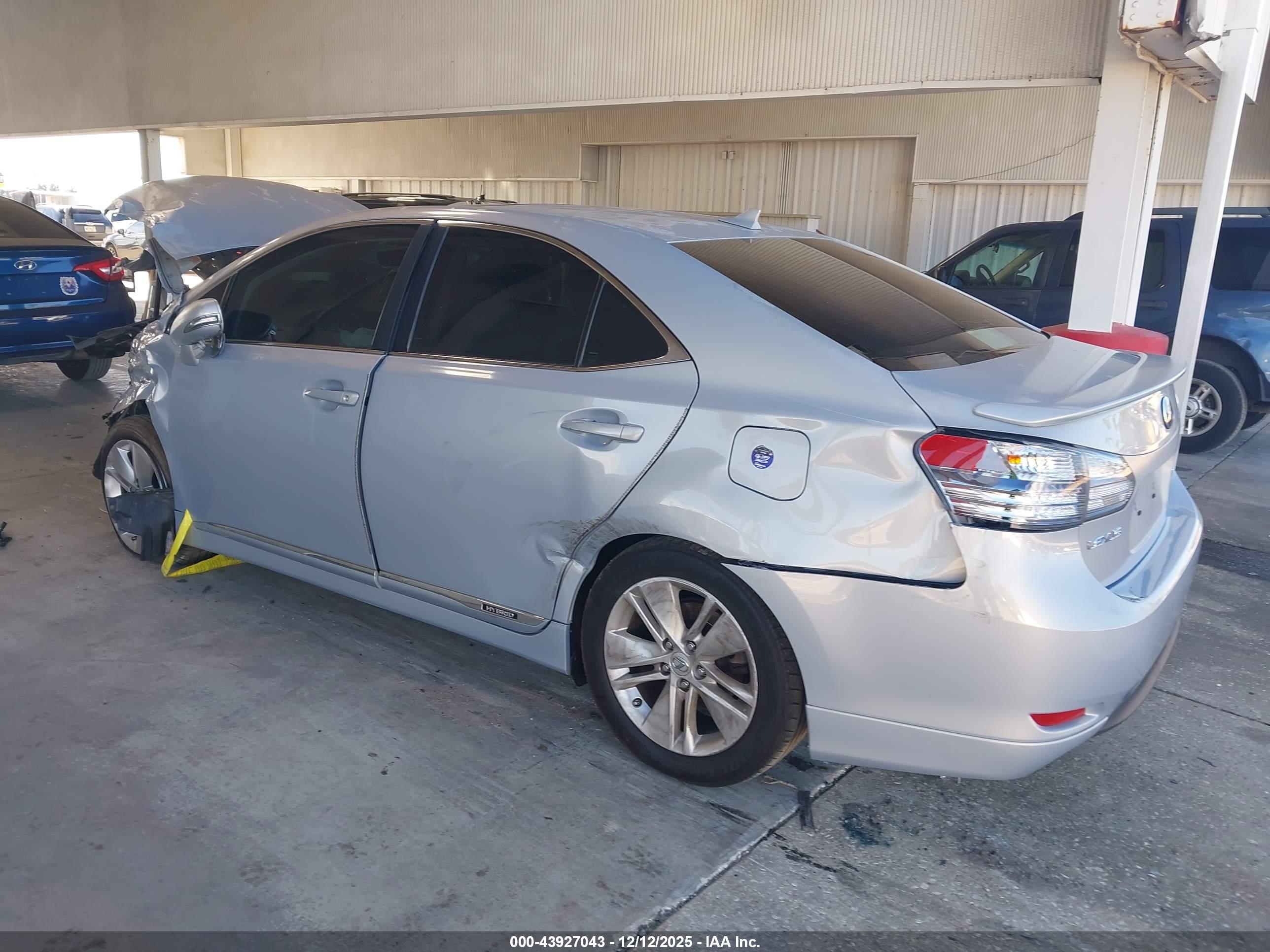 LEXUS HS image 3