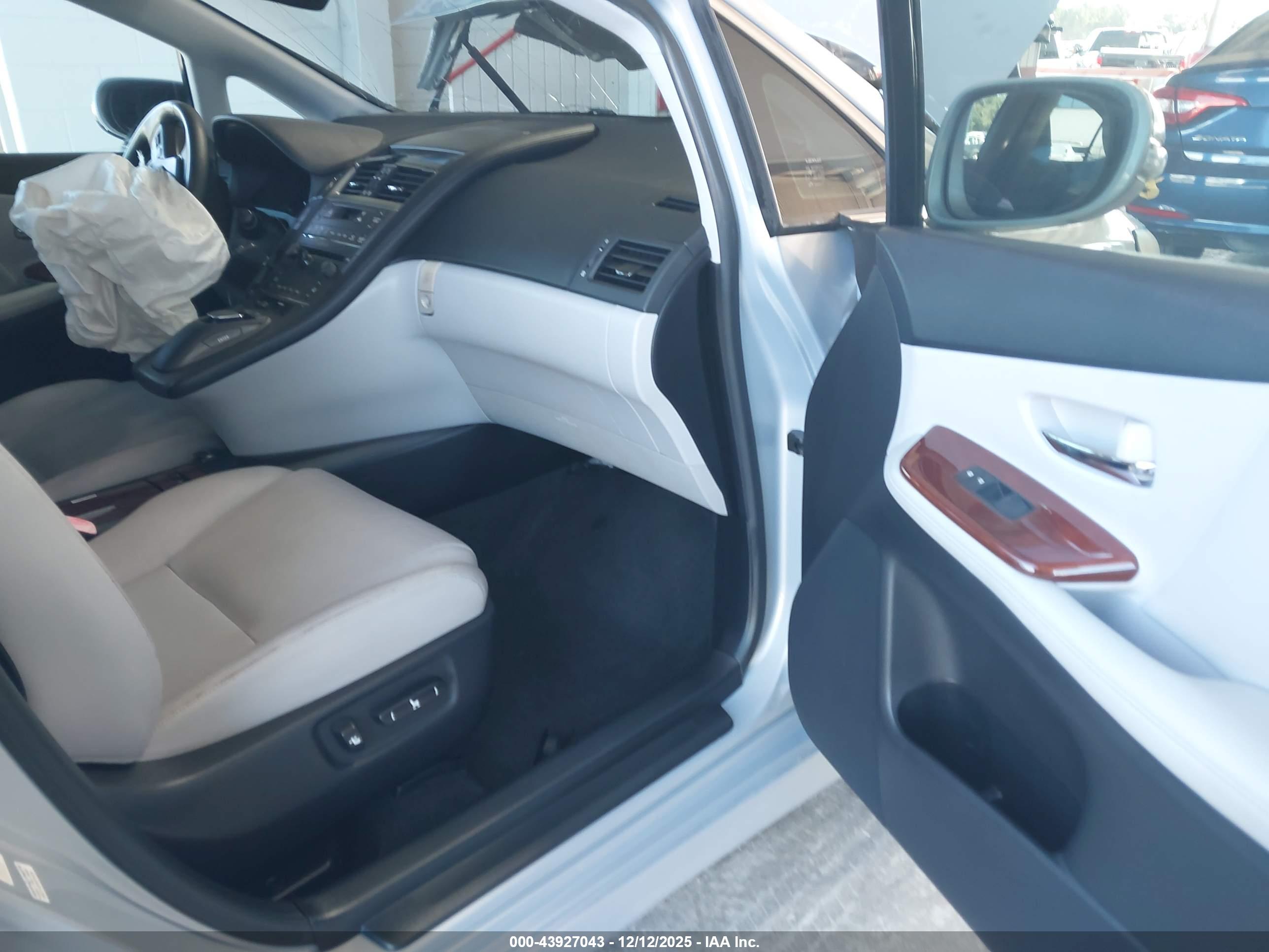 LEXUS HS image 5