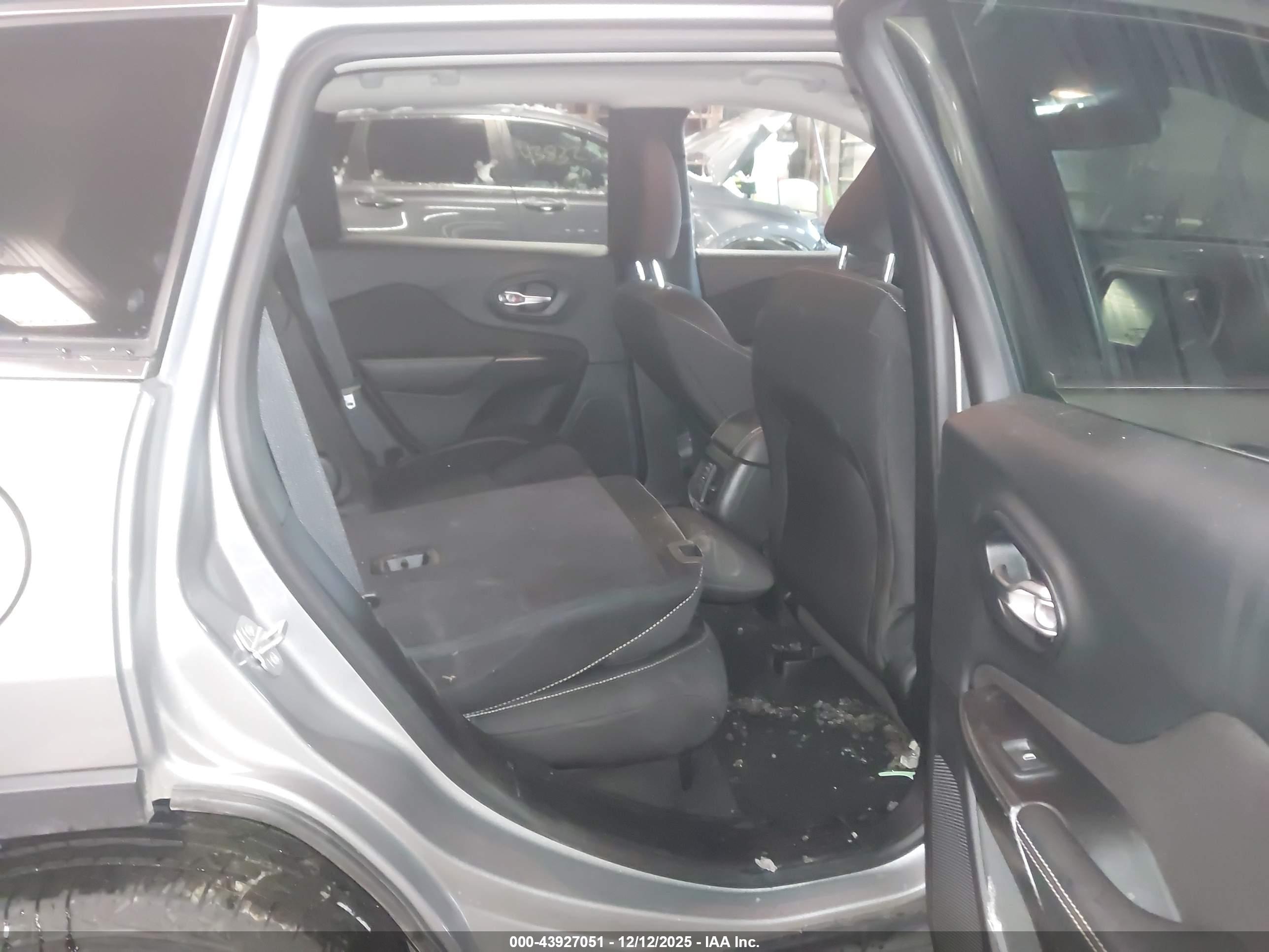 JEEP CHEROKEE image 8