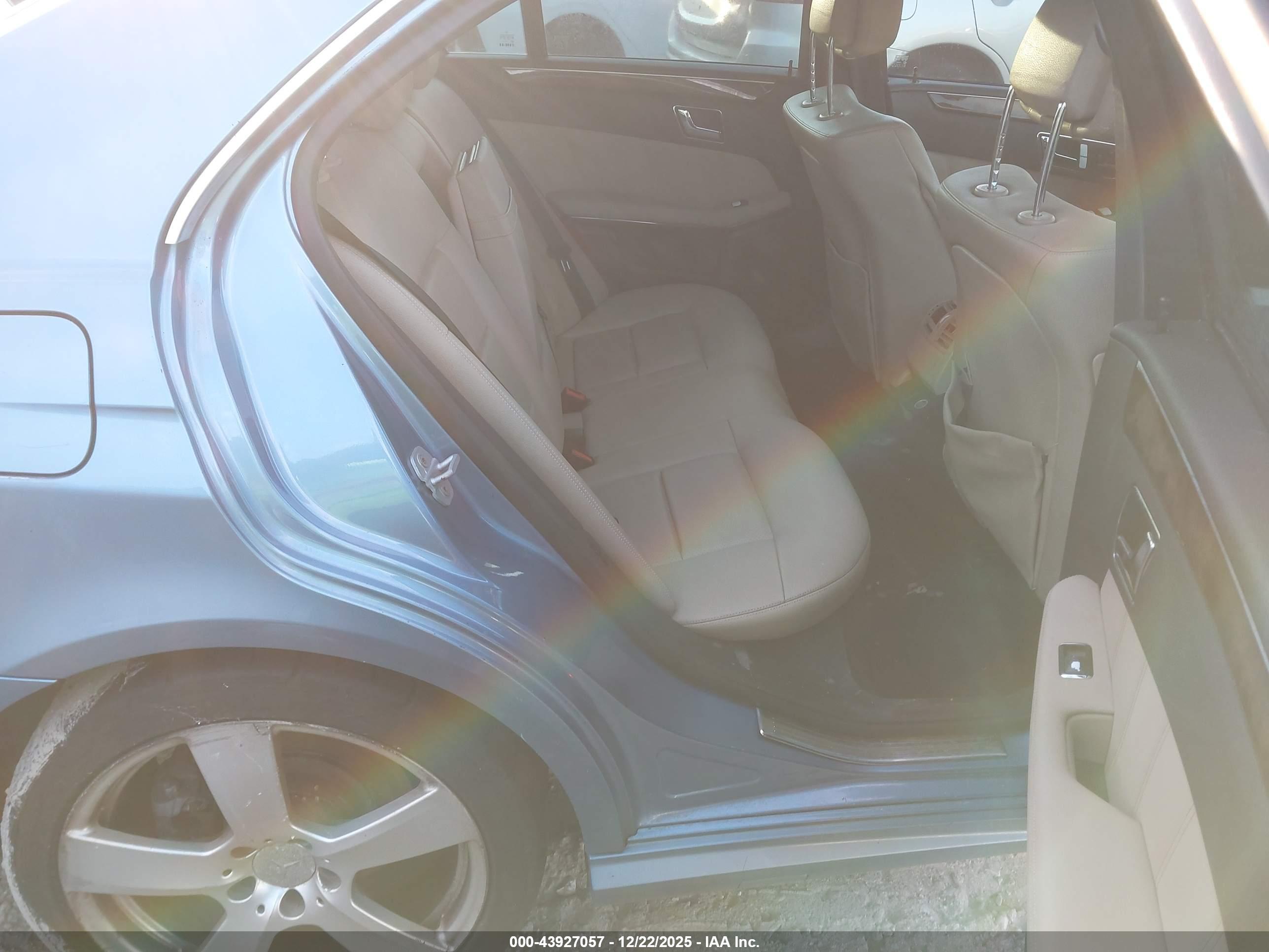 MERCEDES-BENZ E image 8