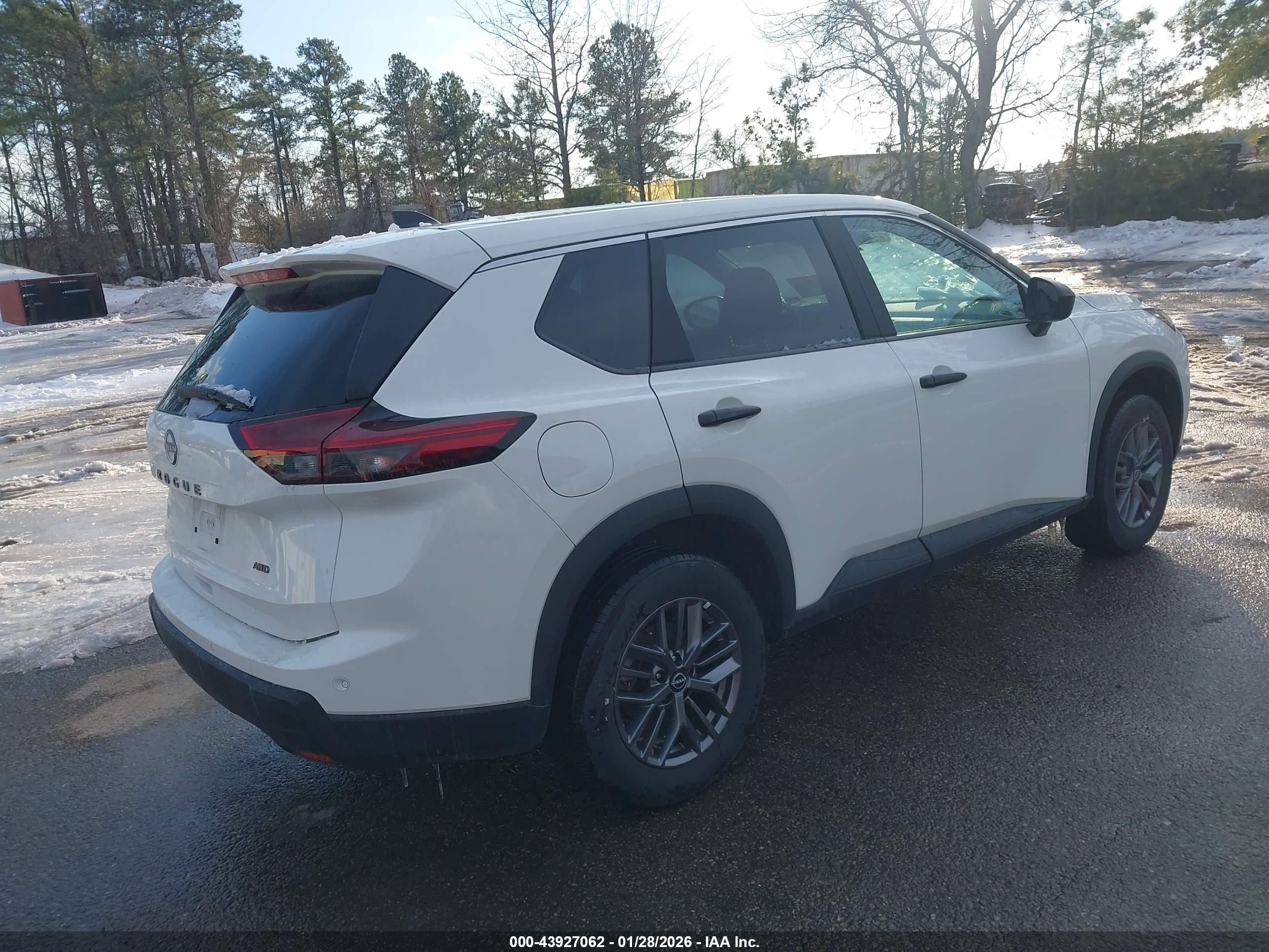 NISSAN ROGUE image 4