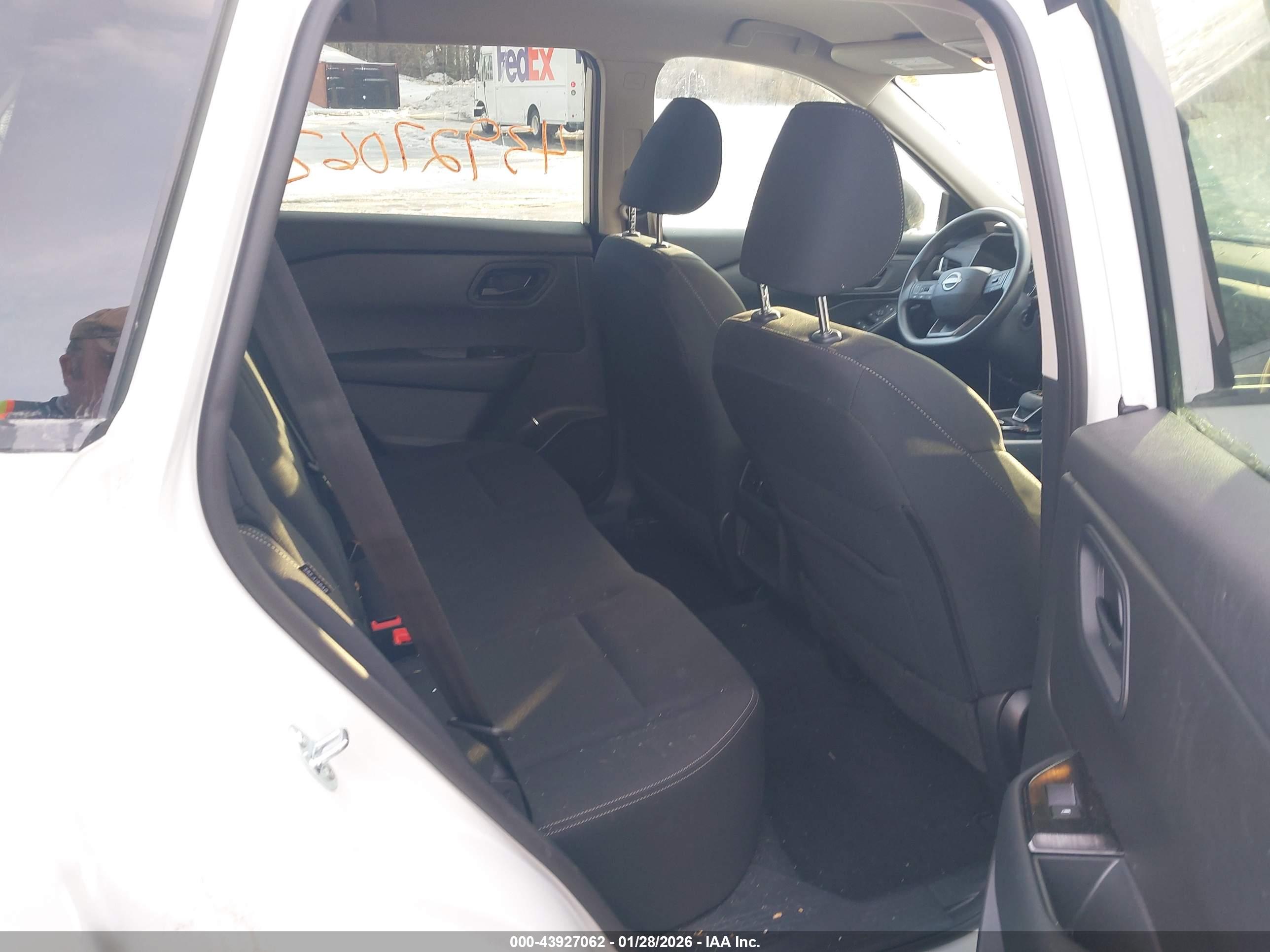 NISSAN ROGUE image 8