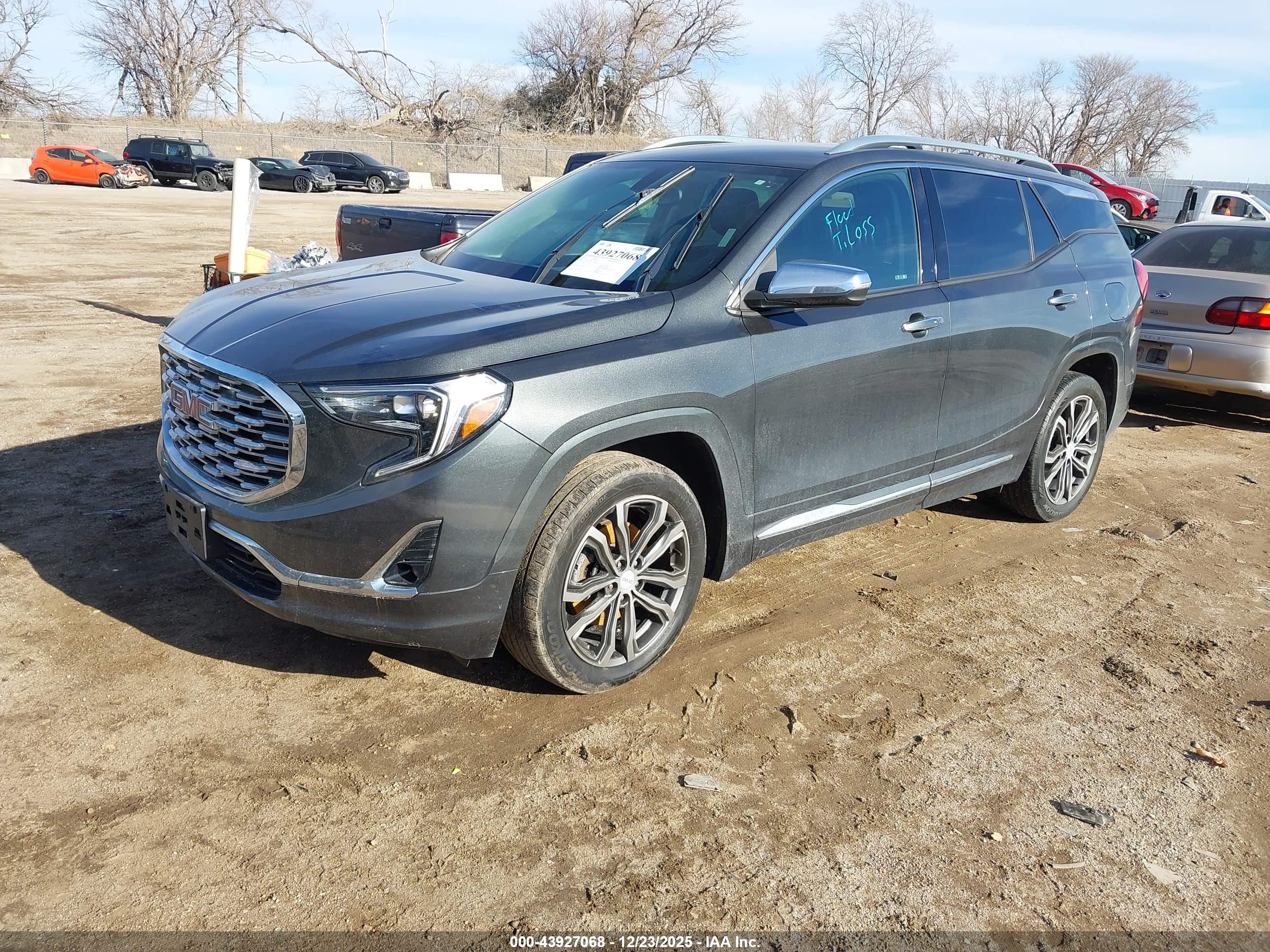 GMC TERRAIN image 2