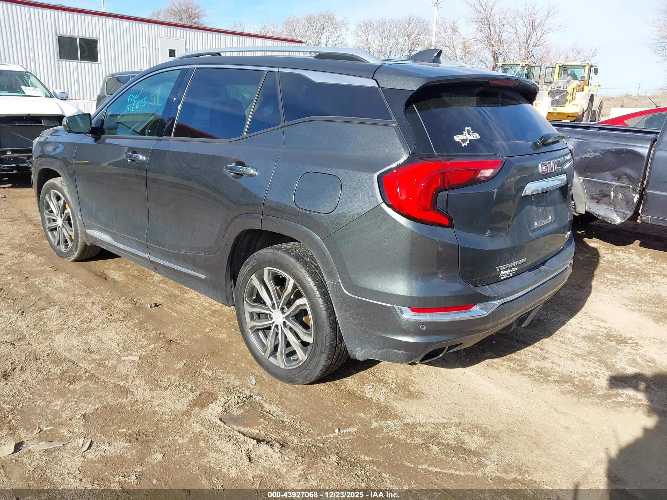 GMC TERRAIN image 3