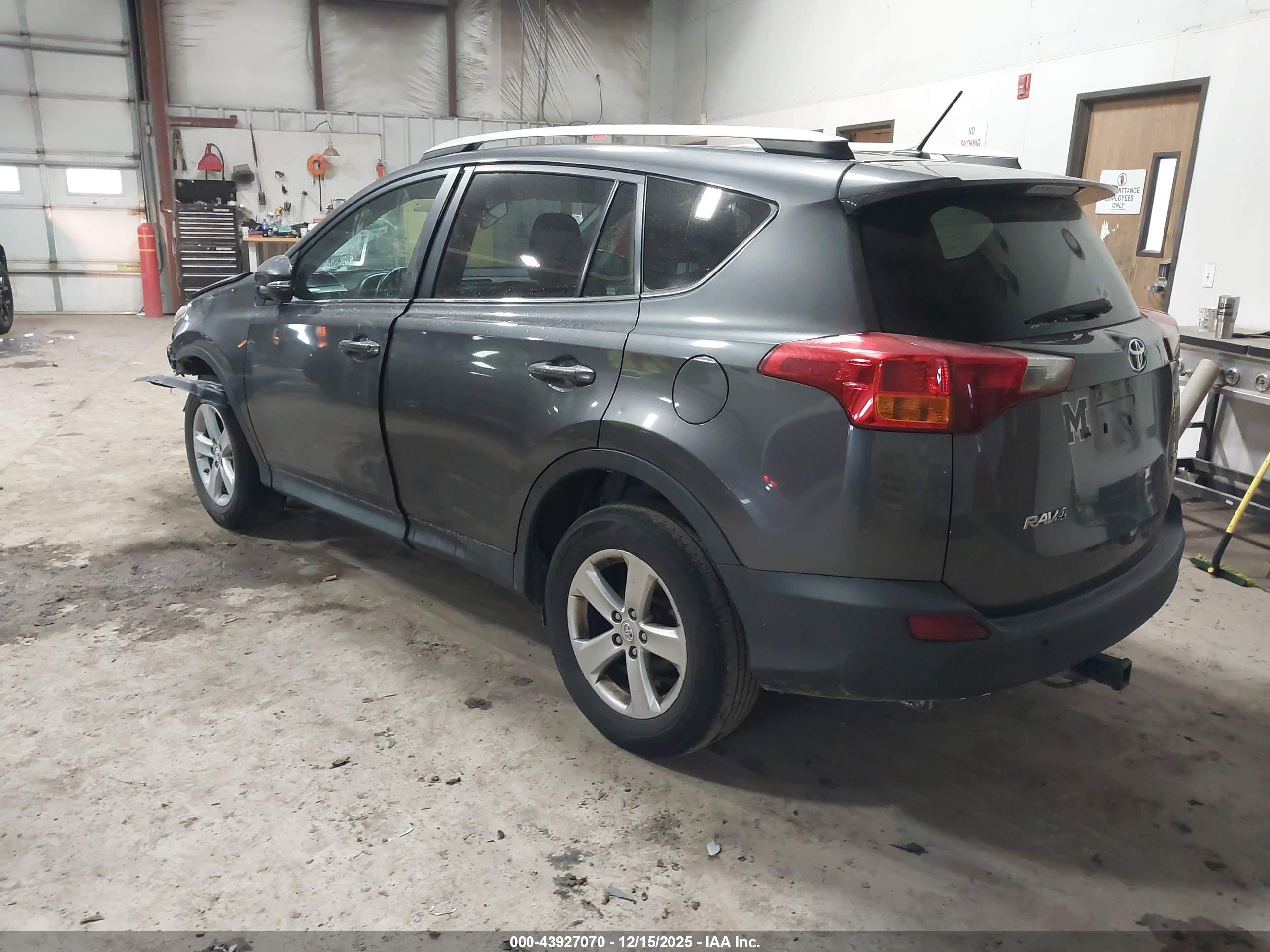 TOYOTA RAV4 image 3