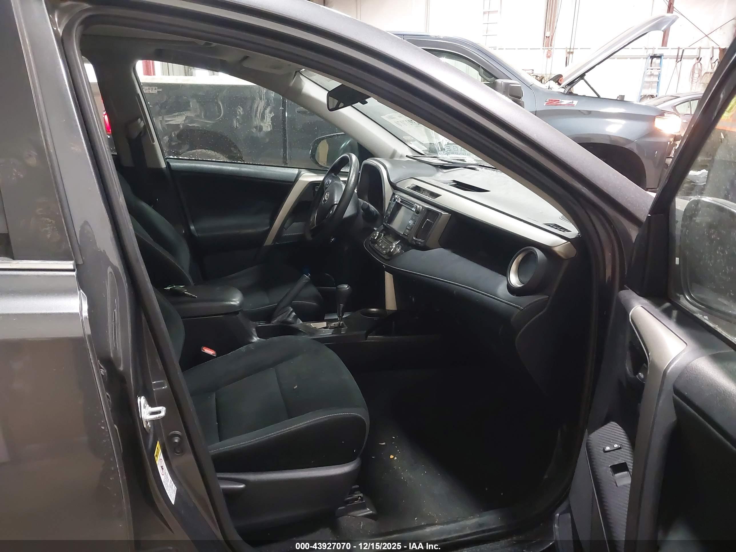 TOYOTA RAV4 image 5