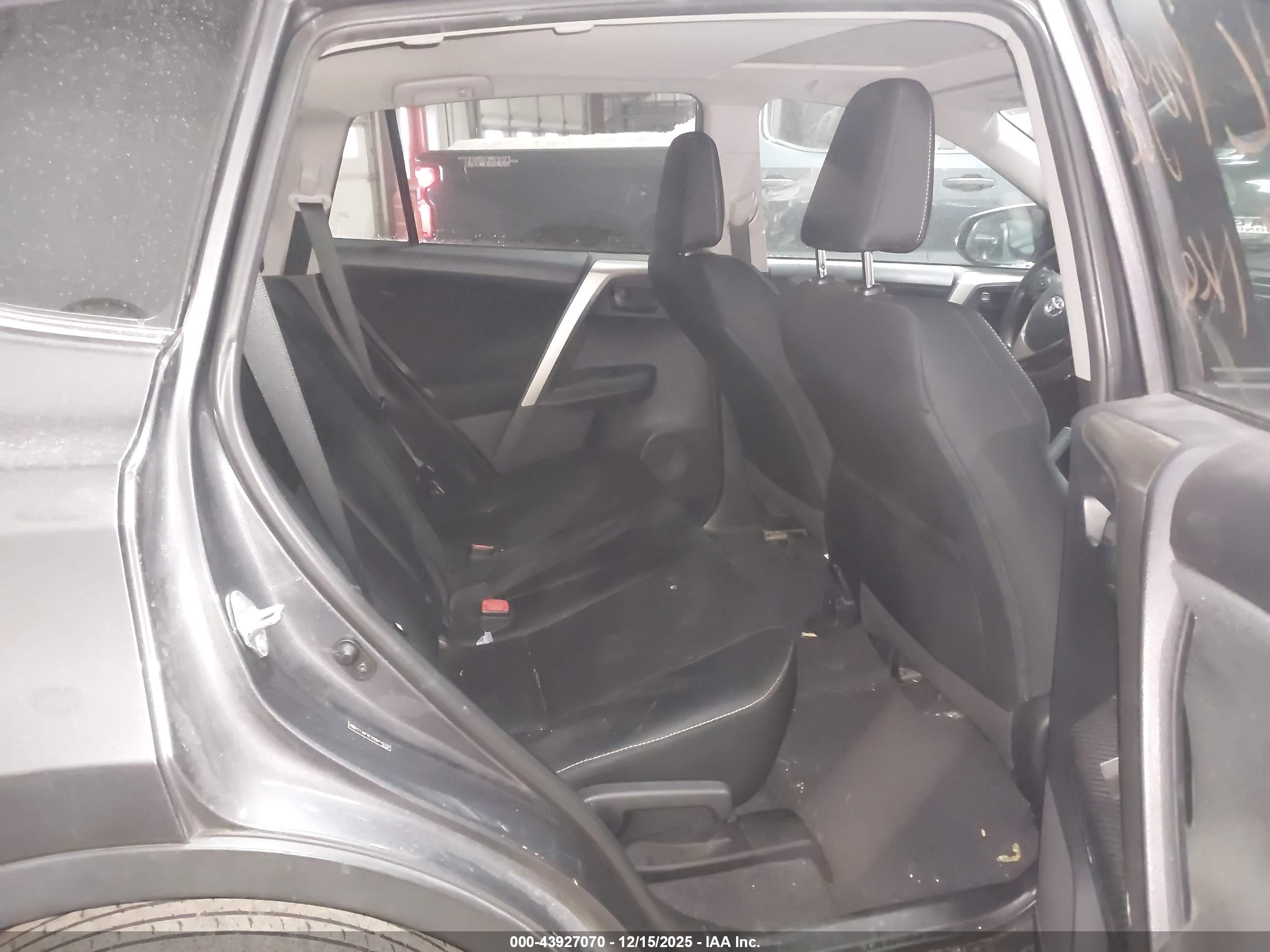 TOYOTA RAV4 image 8