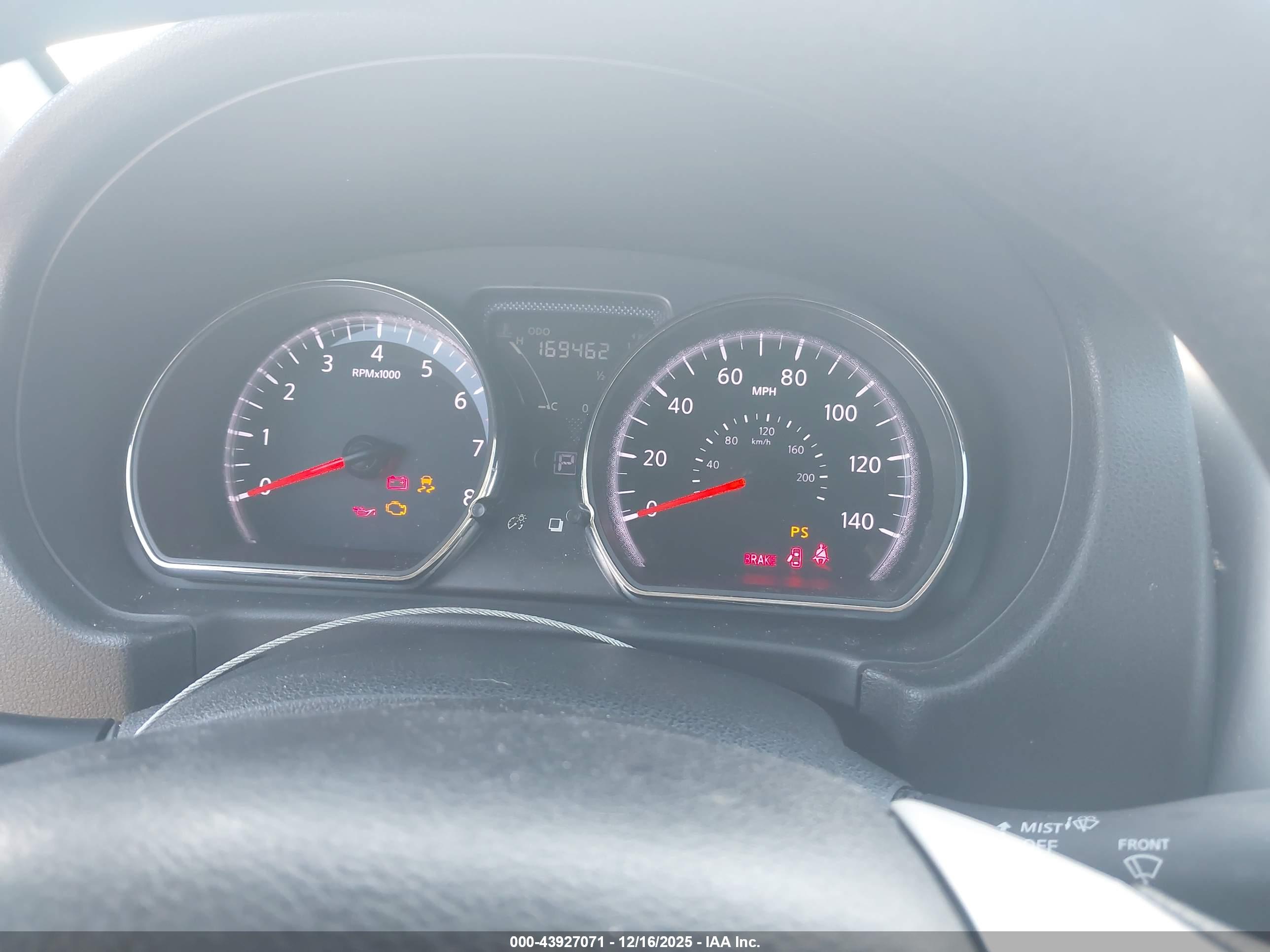 NISSAN VERSA image 7