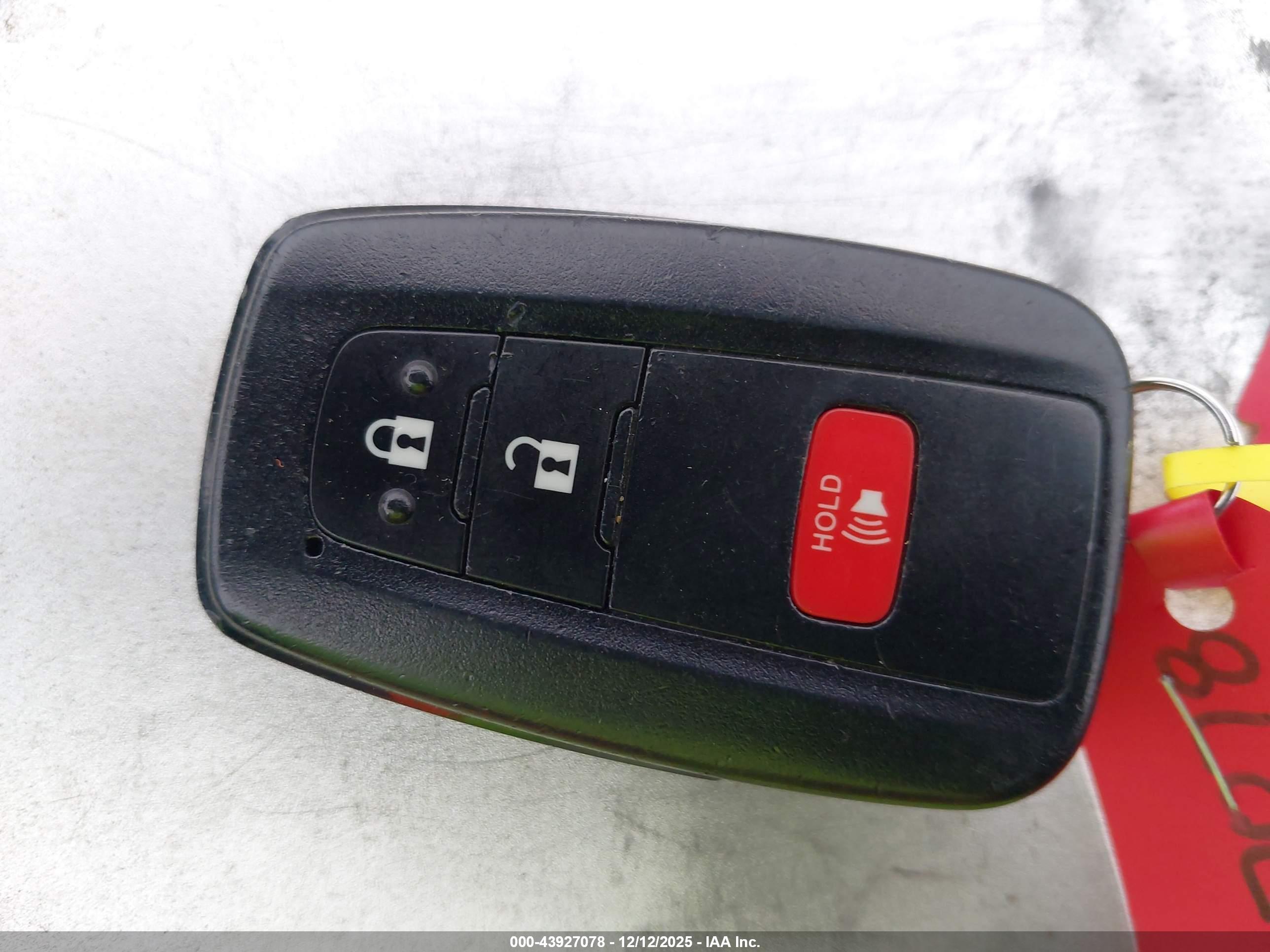 TOYOTA PRIUS image 11