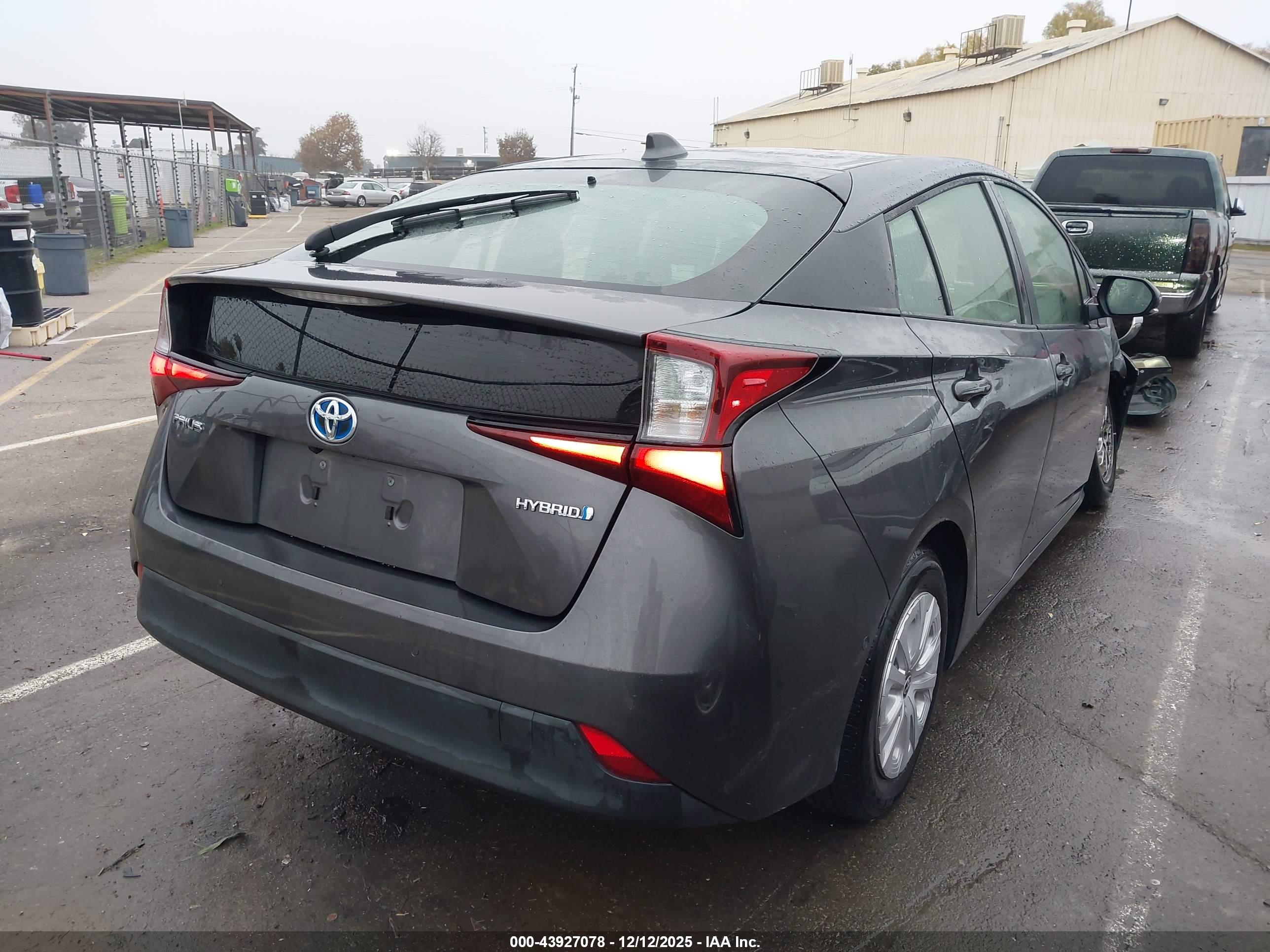 TOYOTA PRIUS image 4
