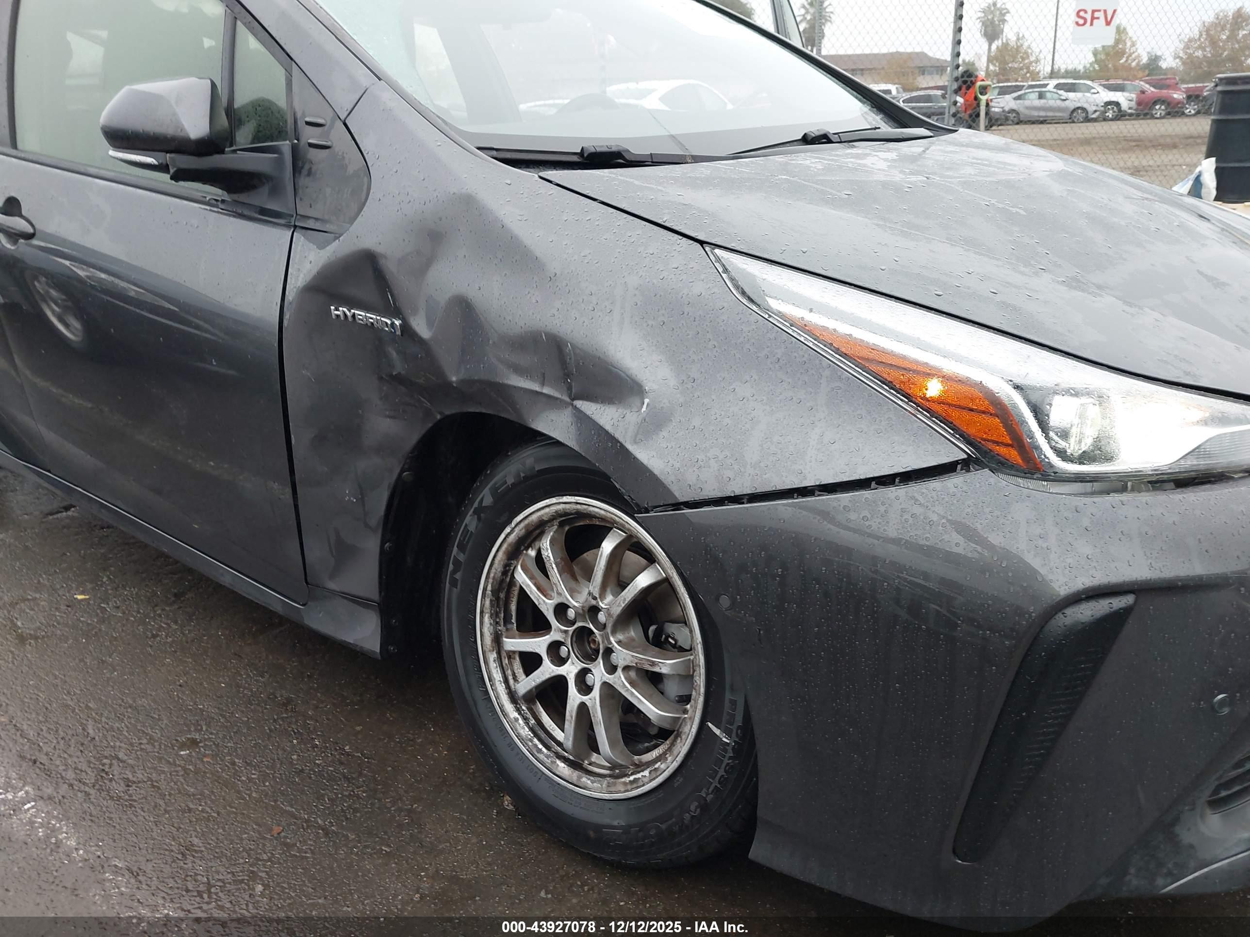 TOYOTA PRIUS image 6