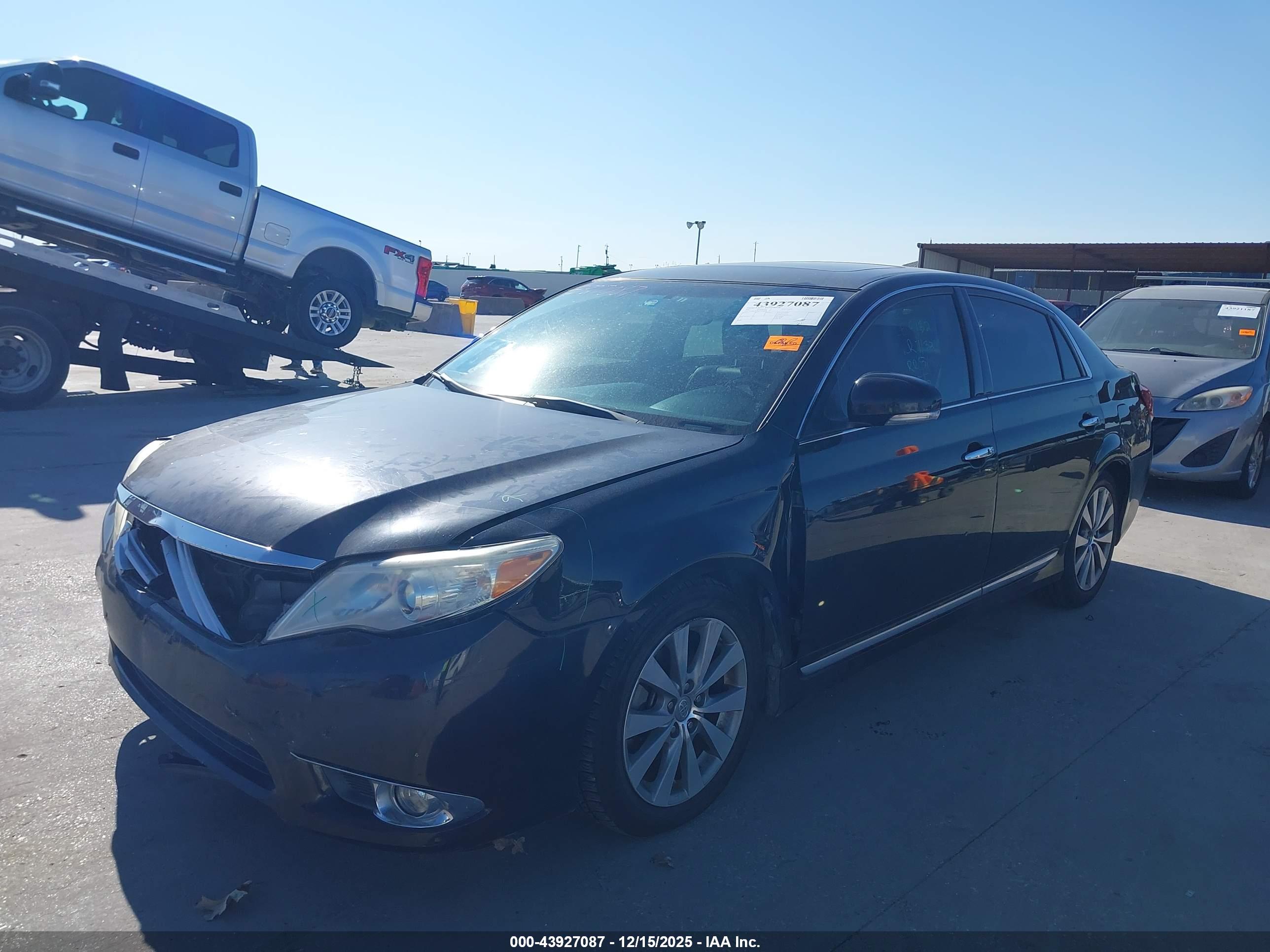 TOYOTA AVALON image 2