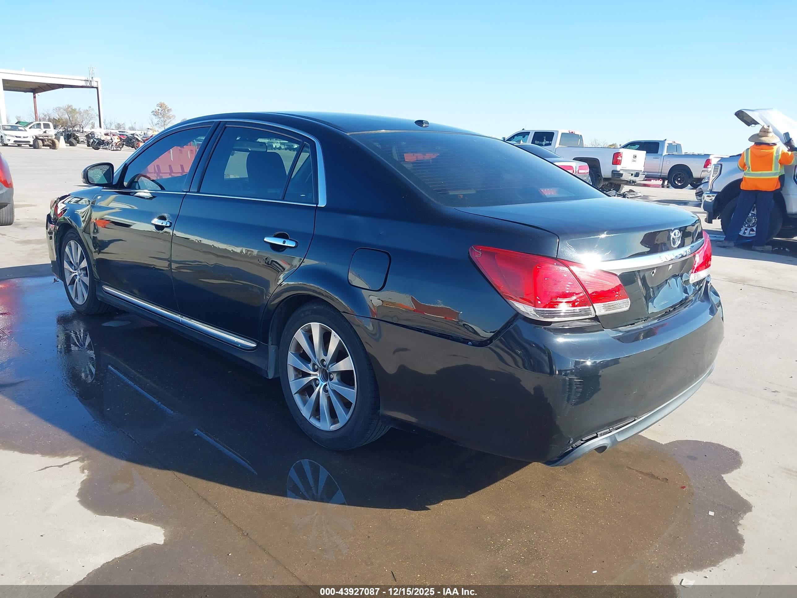 TOYOTA AVALON image 3