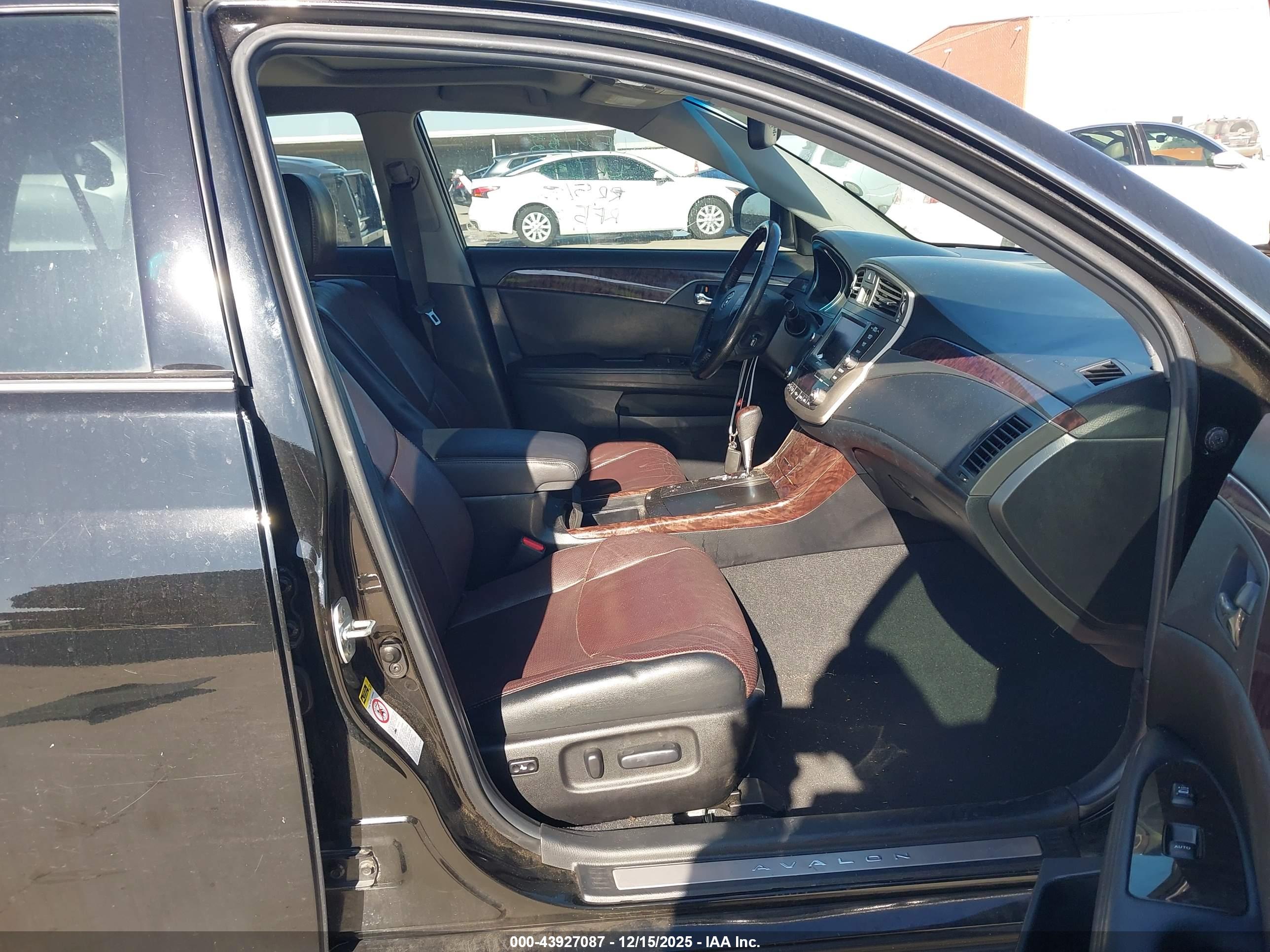 TOYOTA AVALON image 5