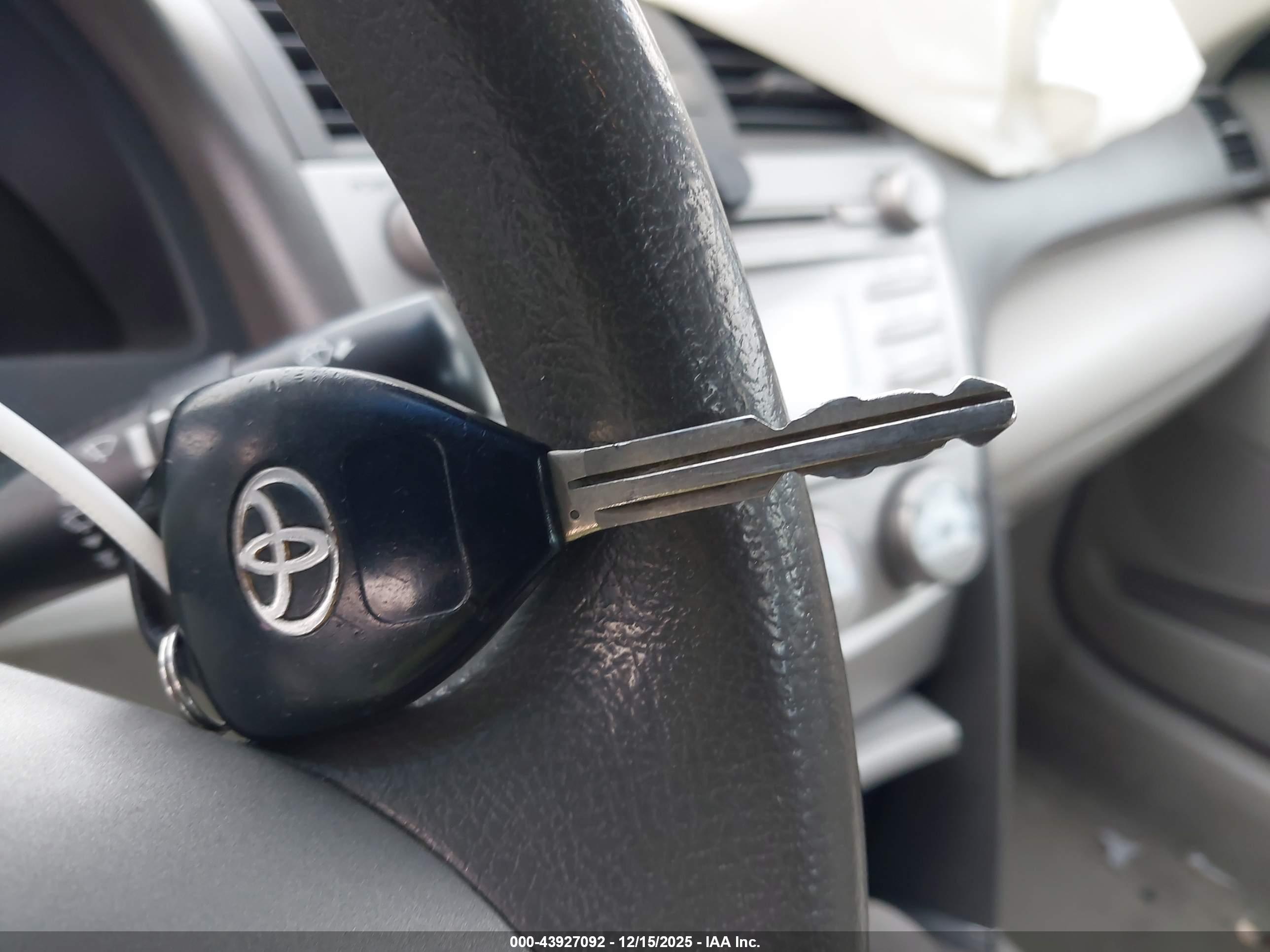 TOYOTA CAMRY image 11