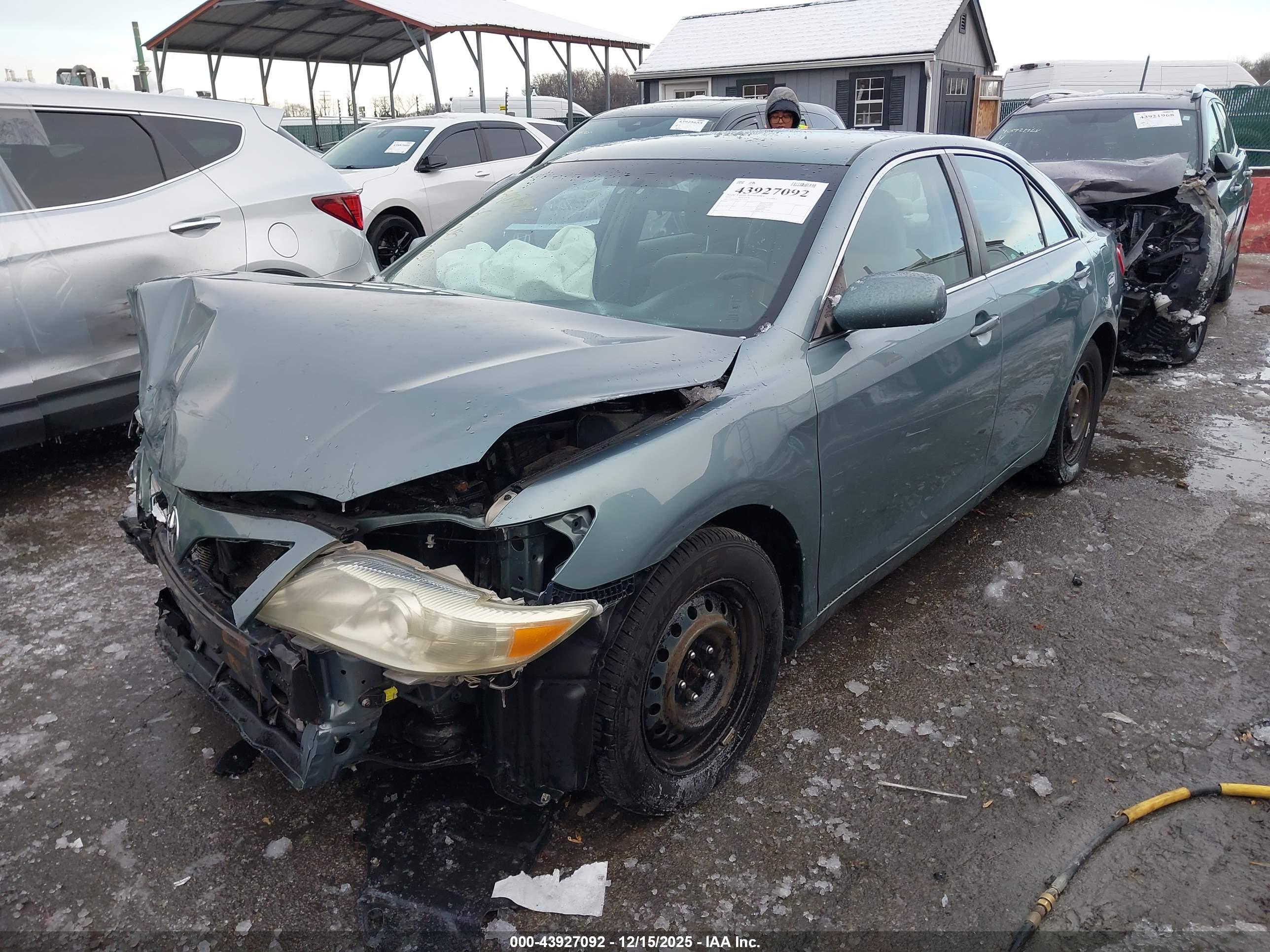 TOYOTA CAMRY image 2