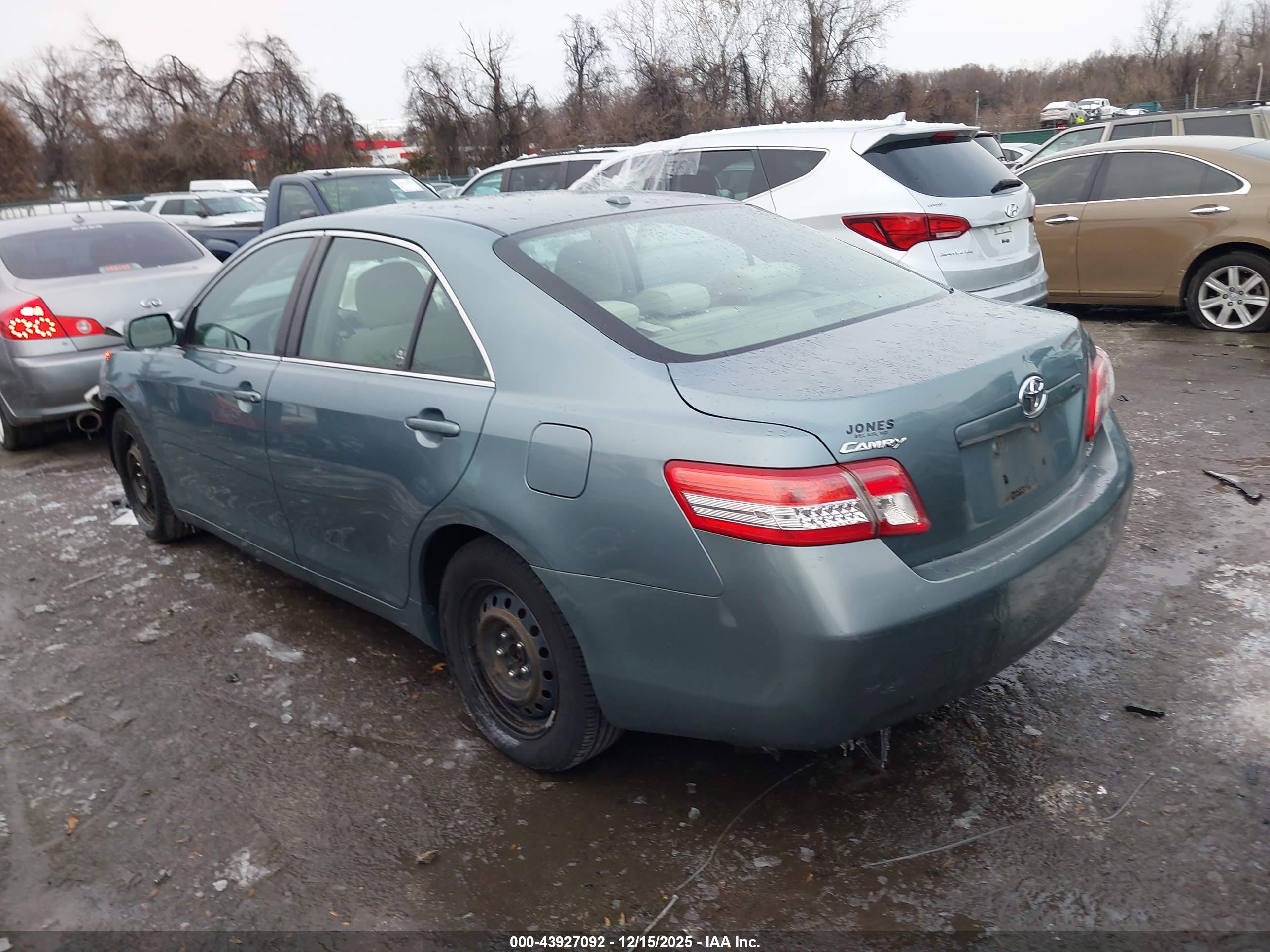 TOYOTA CAMRY image 3