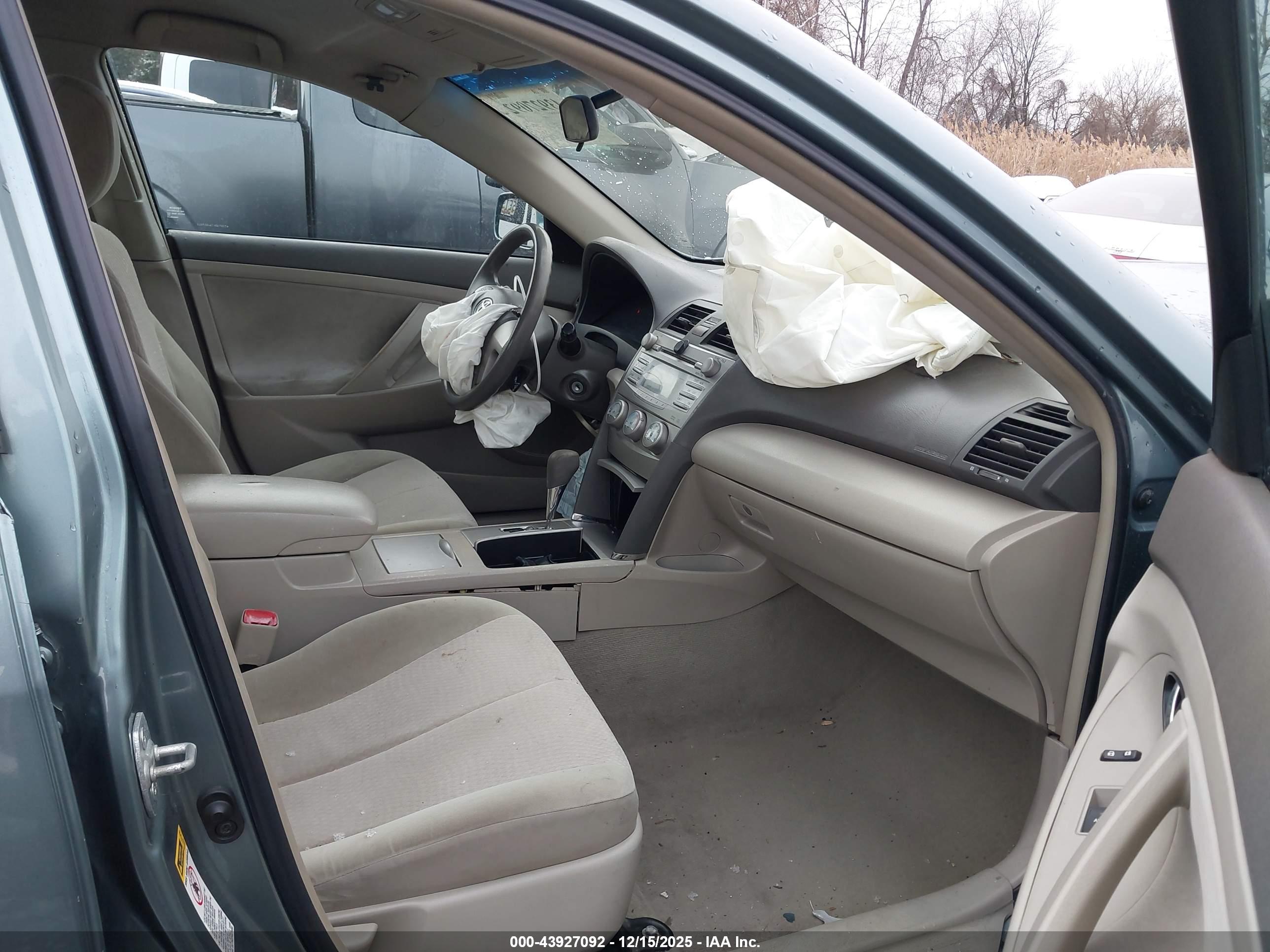 TOYOTA CAMRY image 5
