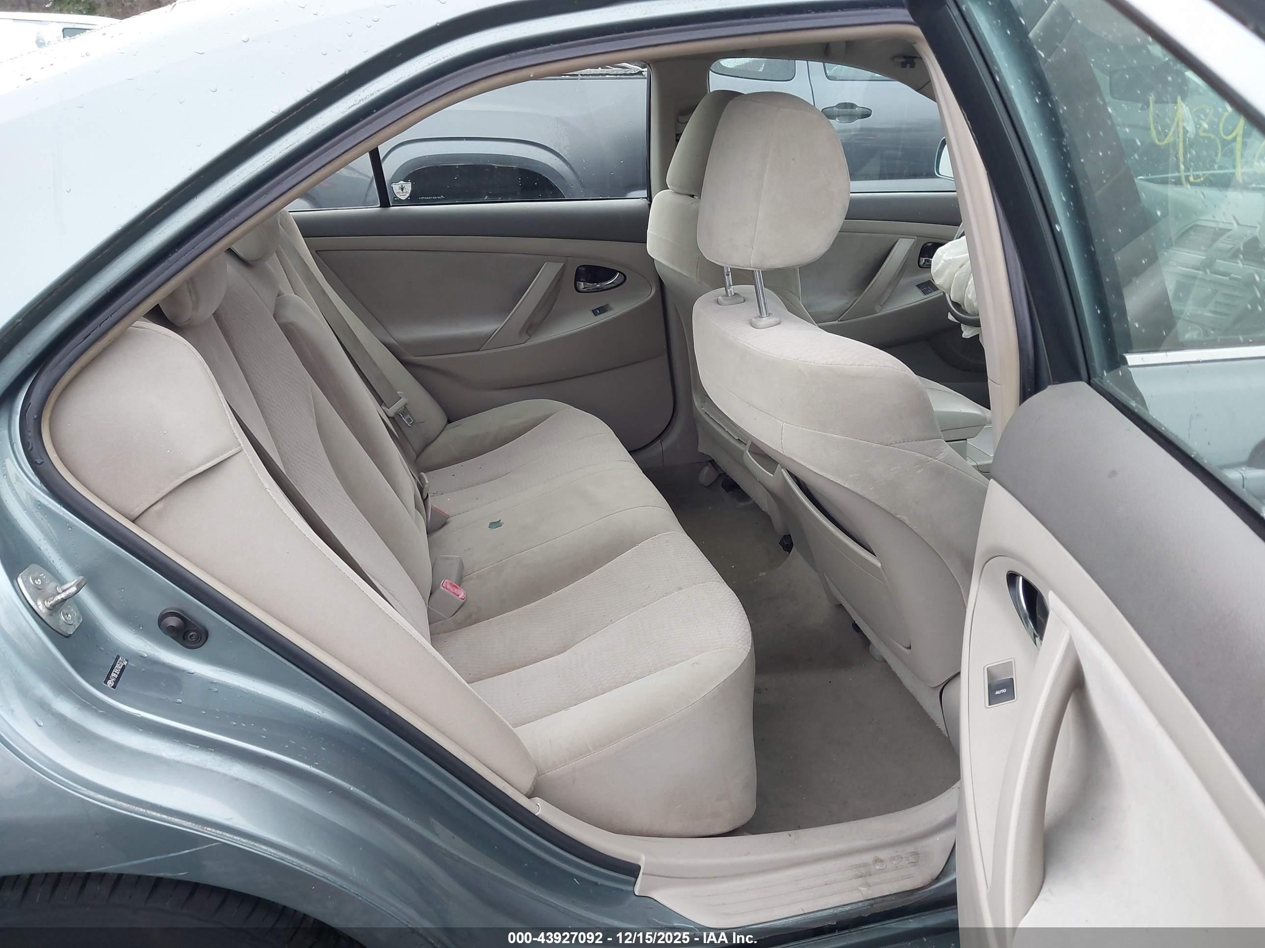 TOYOTA CAMRY image 8