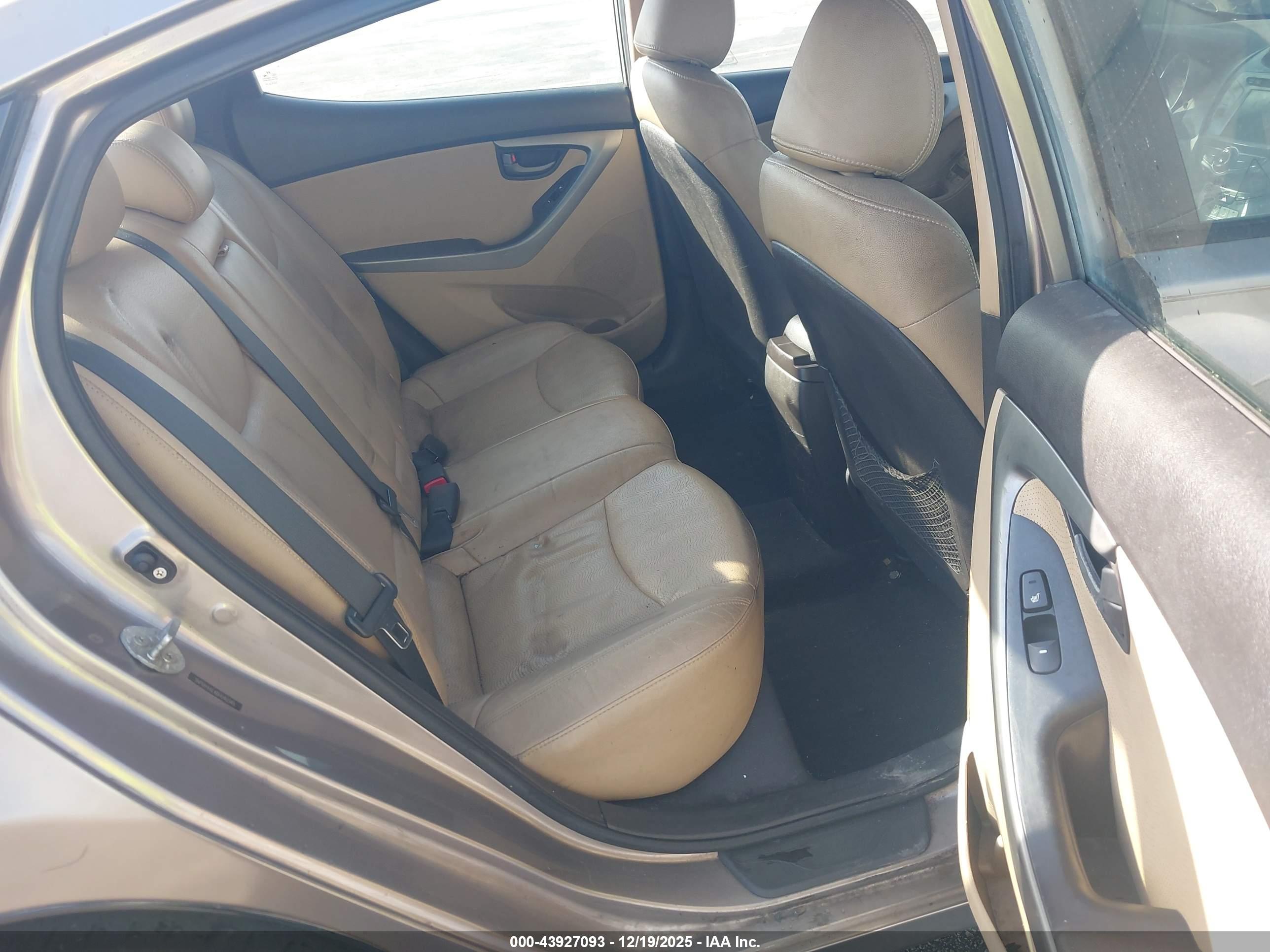 HYUNDAI ELANTRA image 8