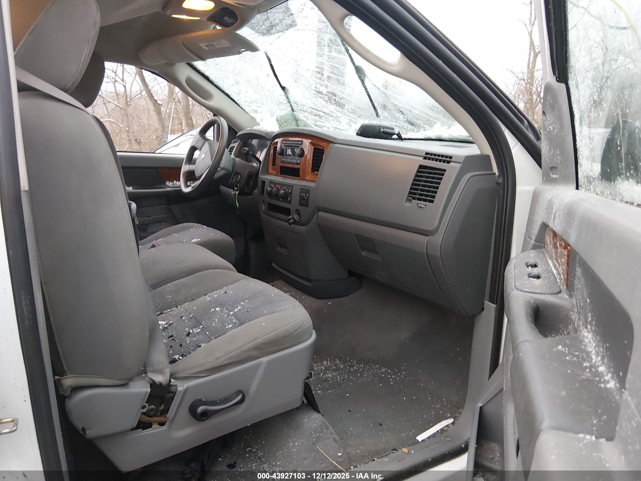 DODGE RAM image 5