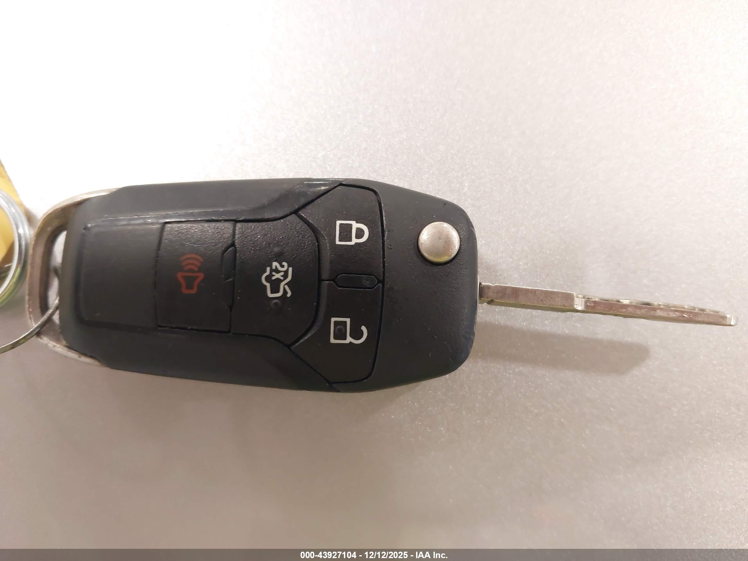 FORD FUSION image 11