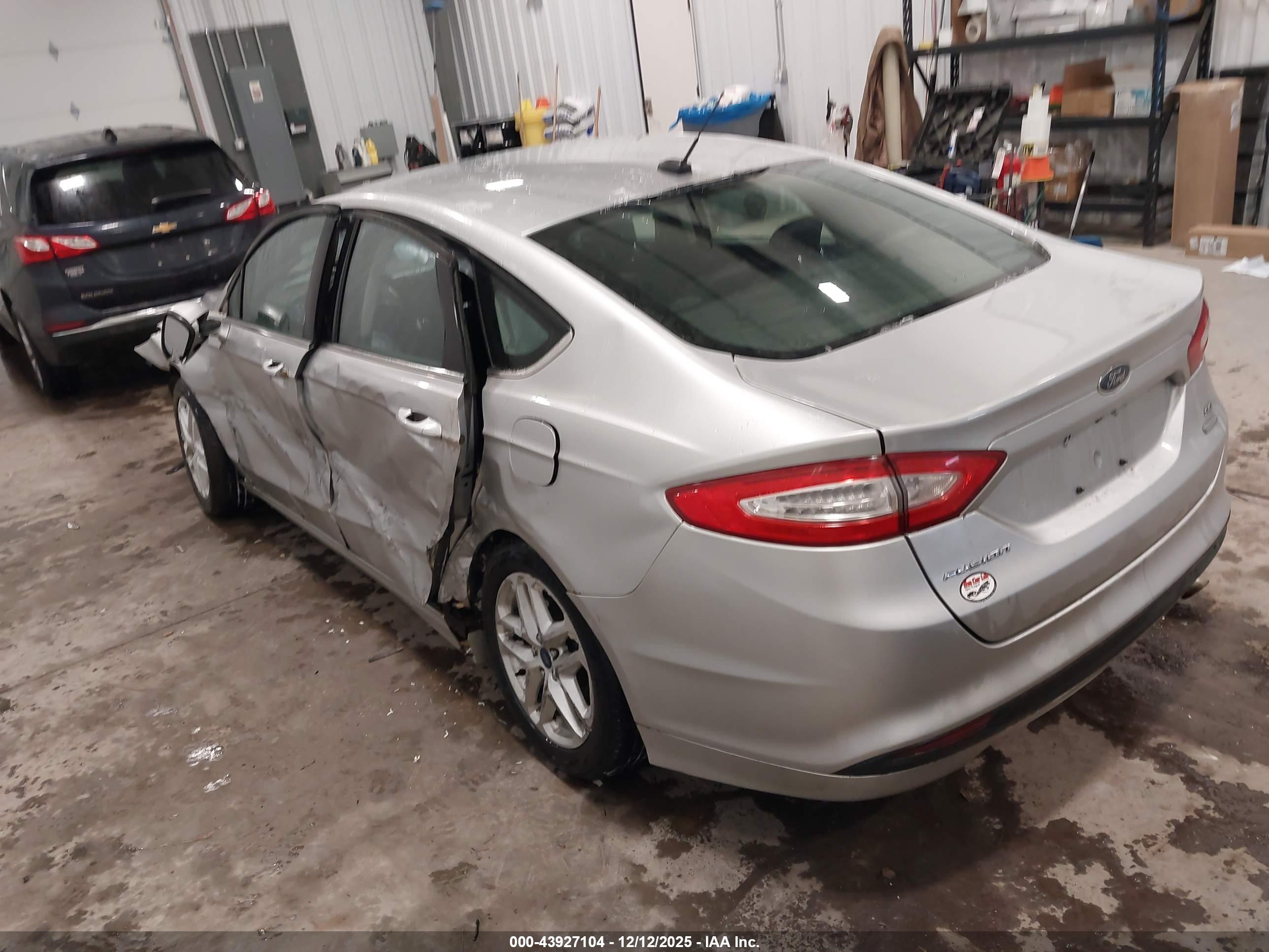 FORD FUSION image 3