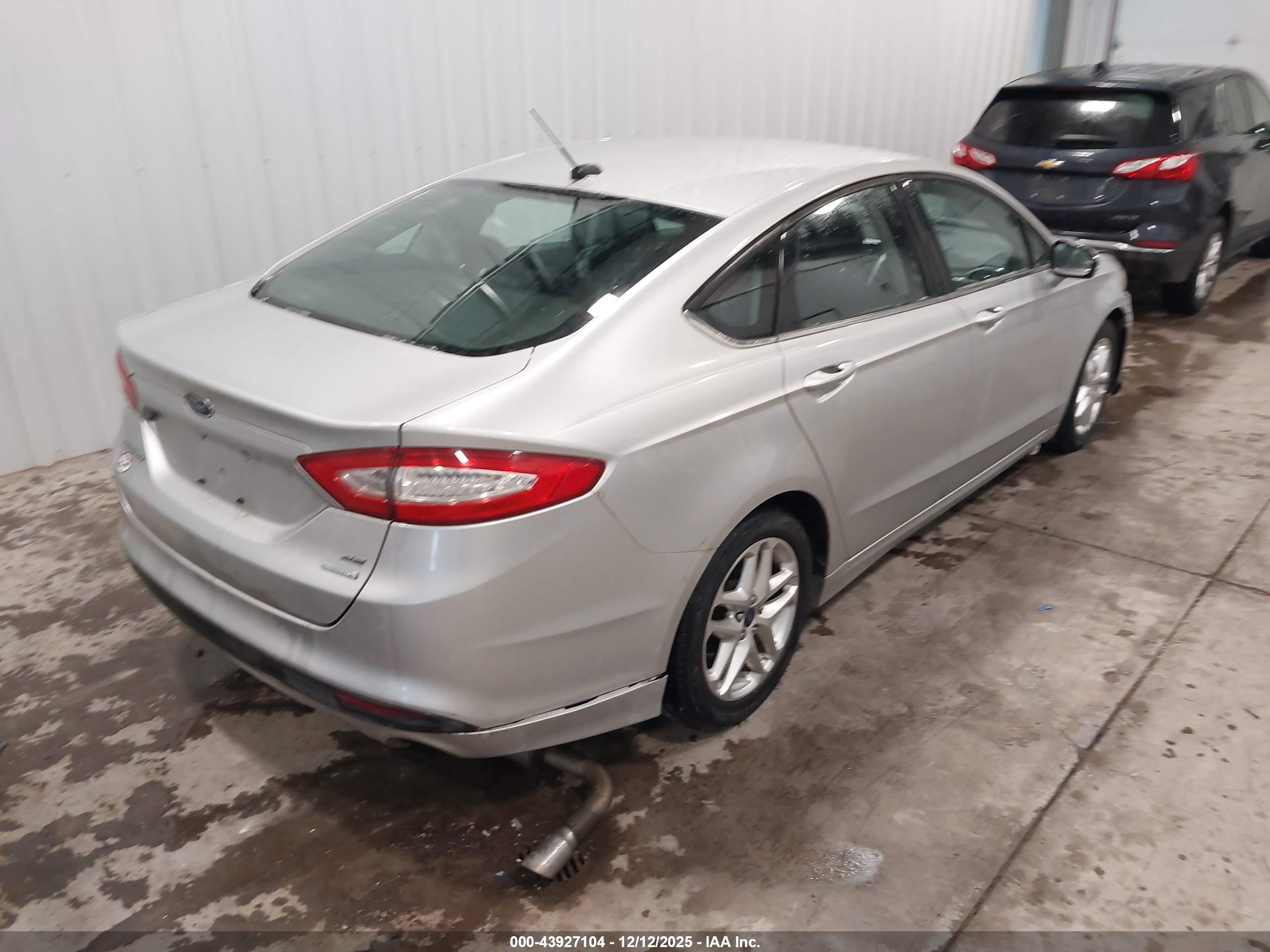 FORD FUSION image 4
