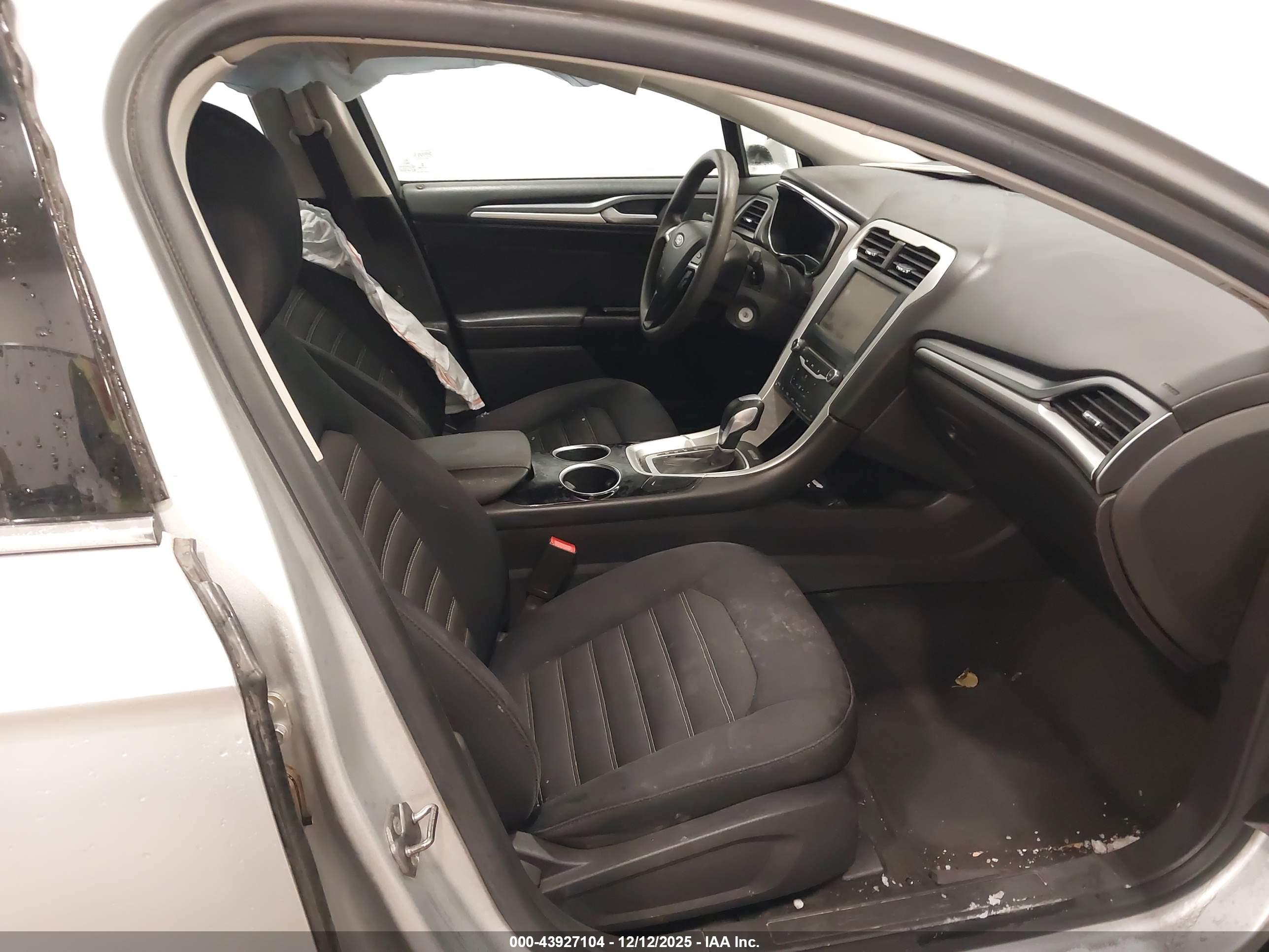 FORD FUSION image 5