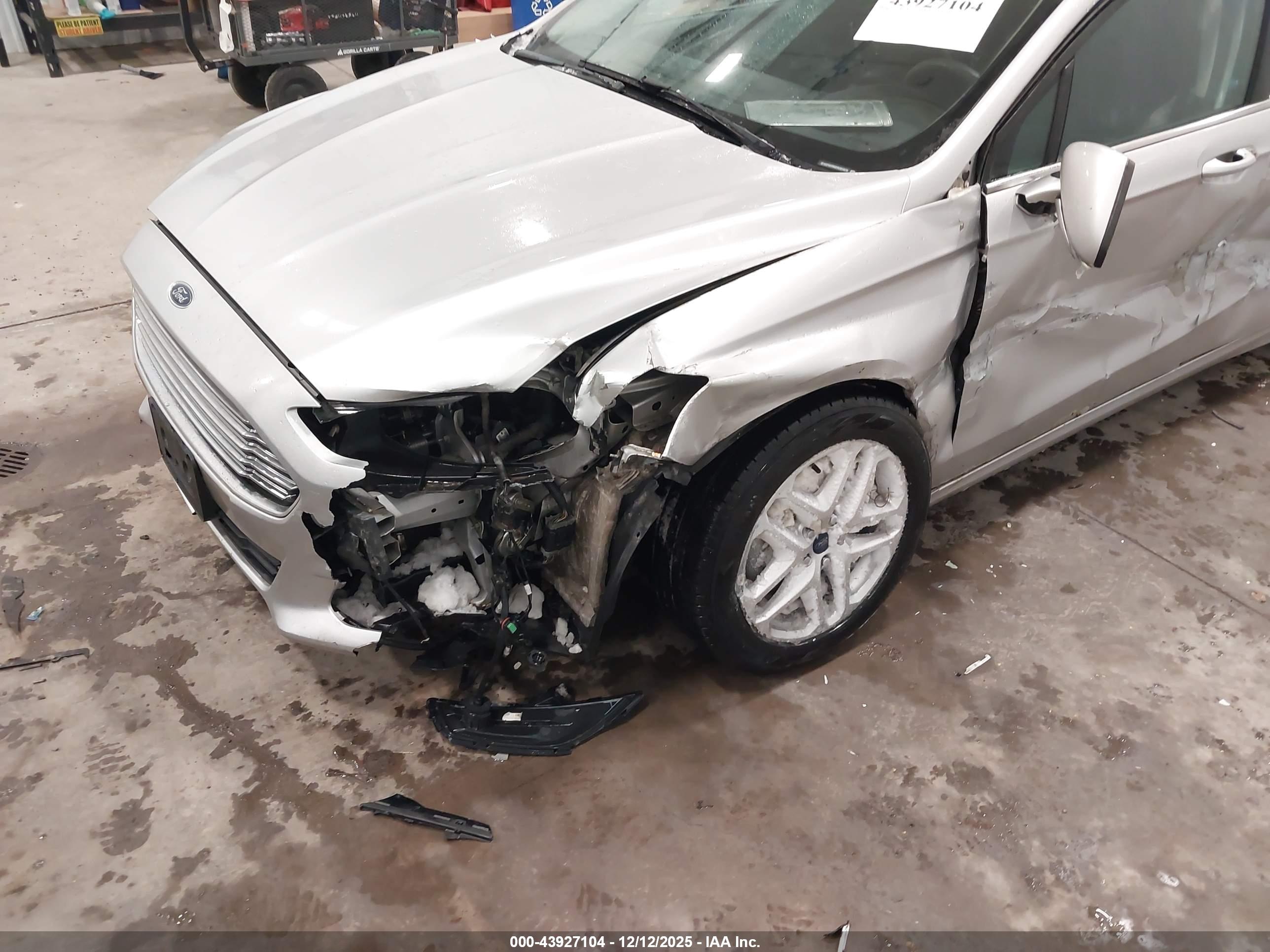 FORD FUSION image 6