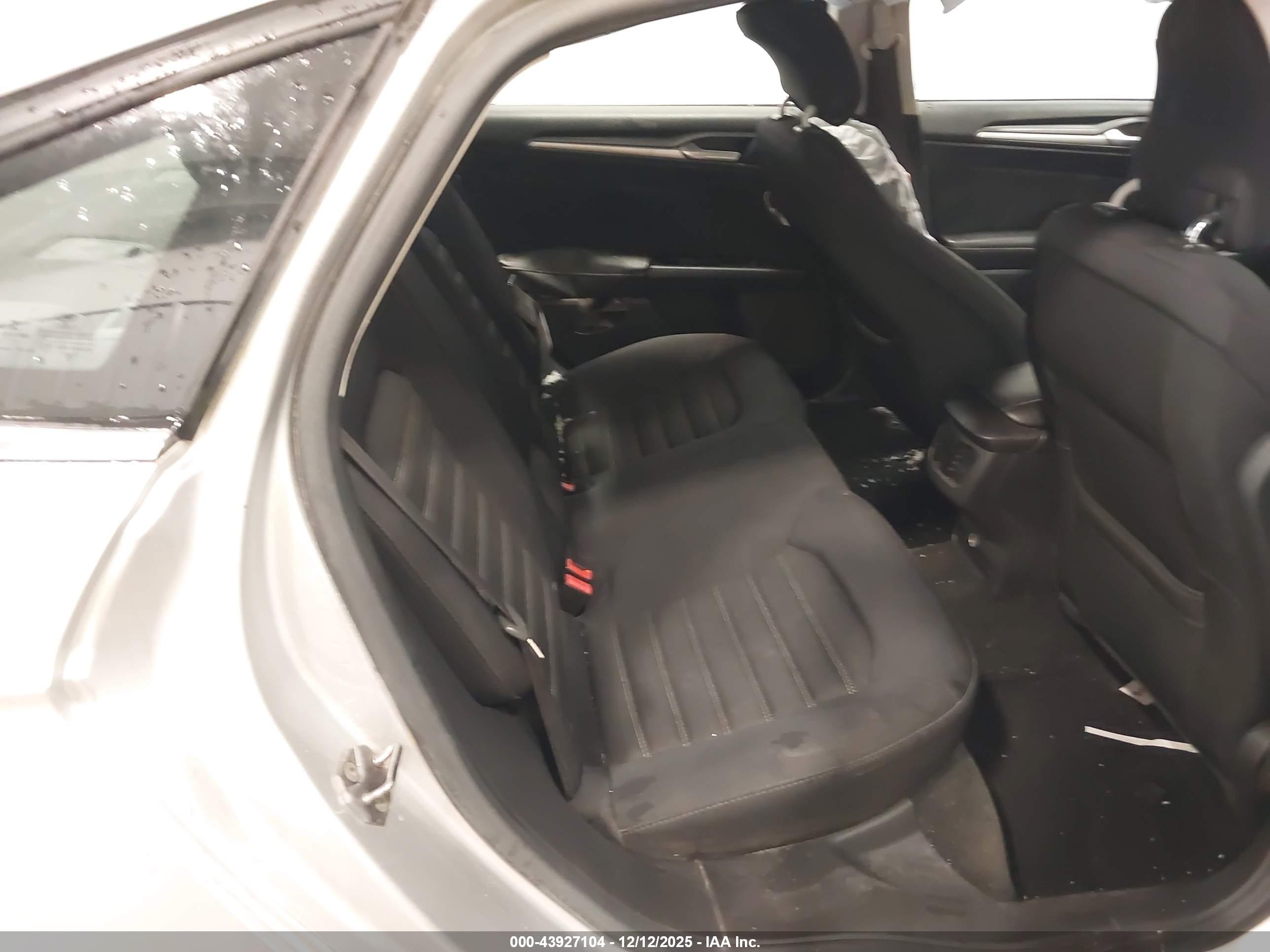FORD FUSION image 8