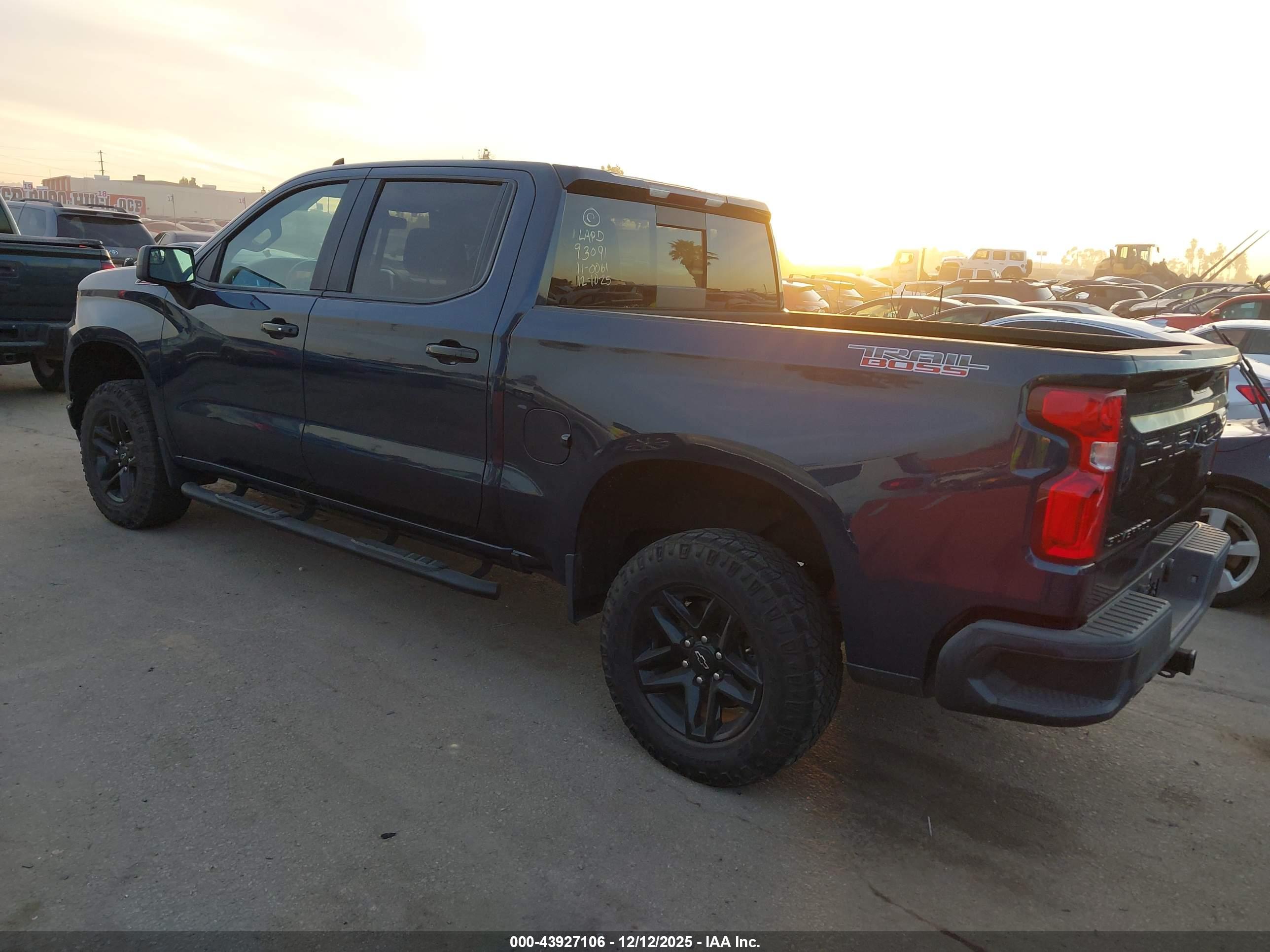 CHEVROLET SILVERADO image 3