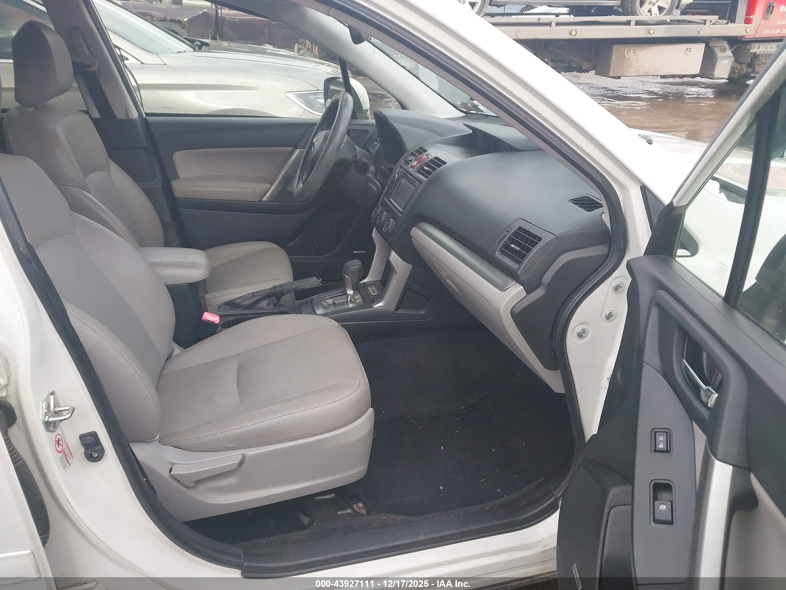 SUBARU FORESTER image 5