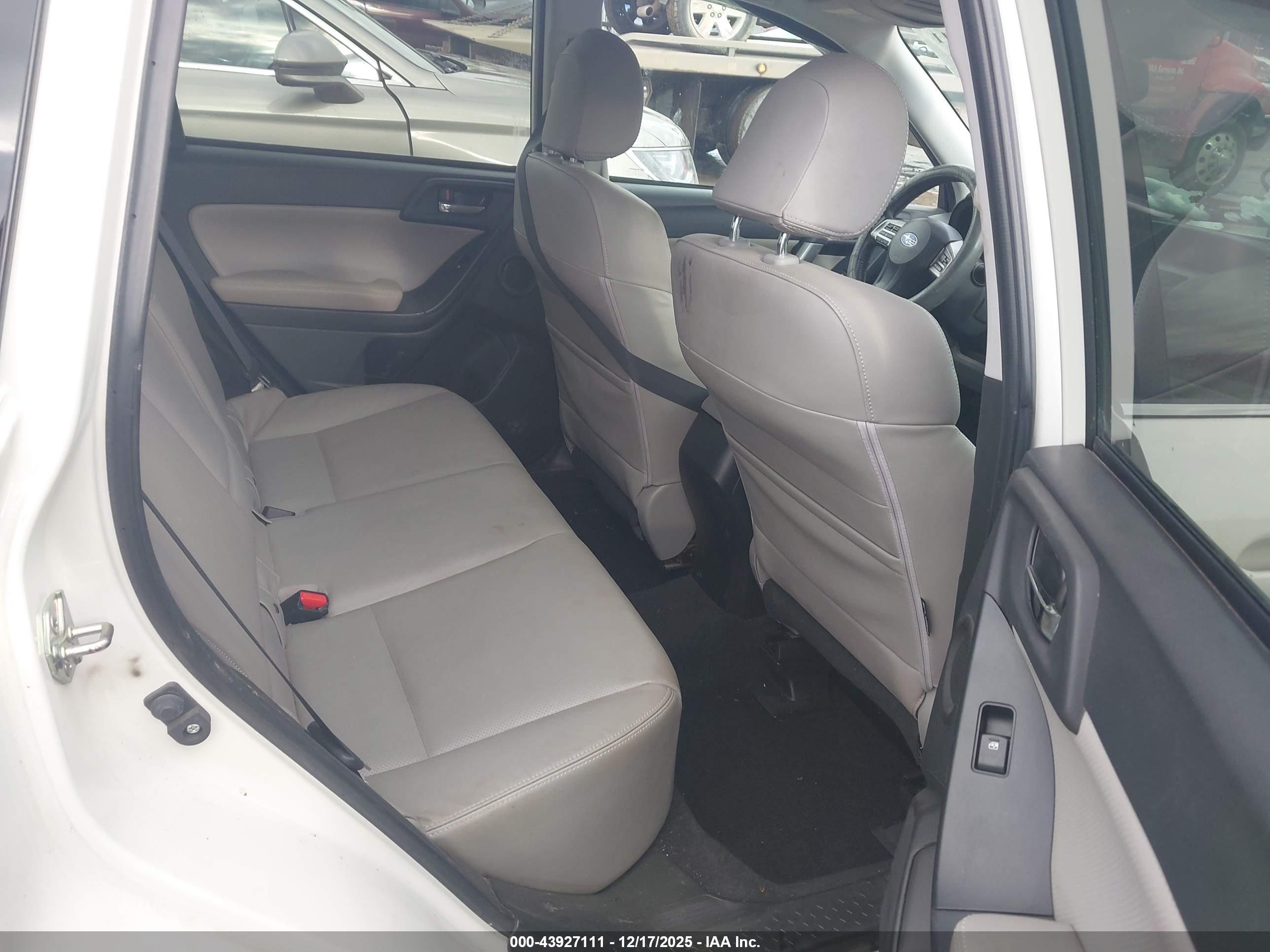 SUBARU FORESTER image 8
