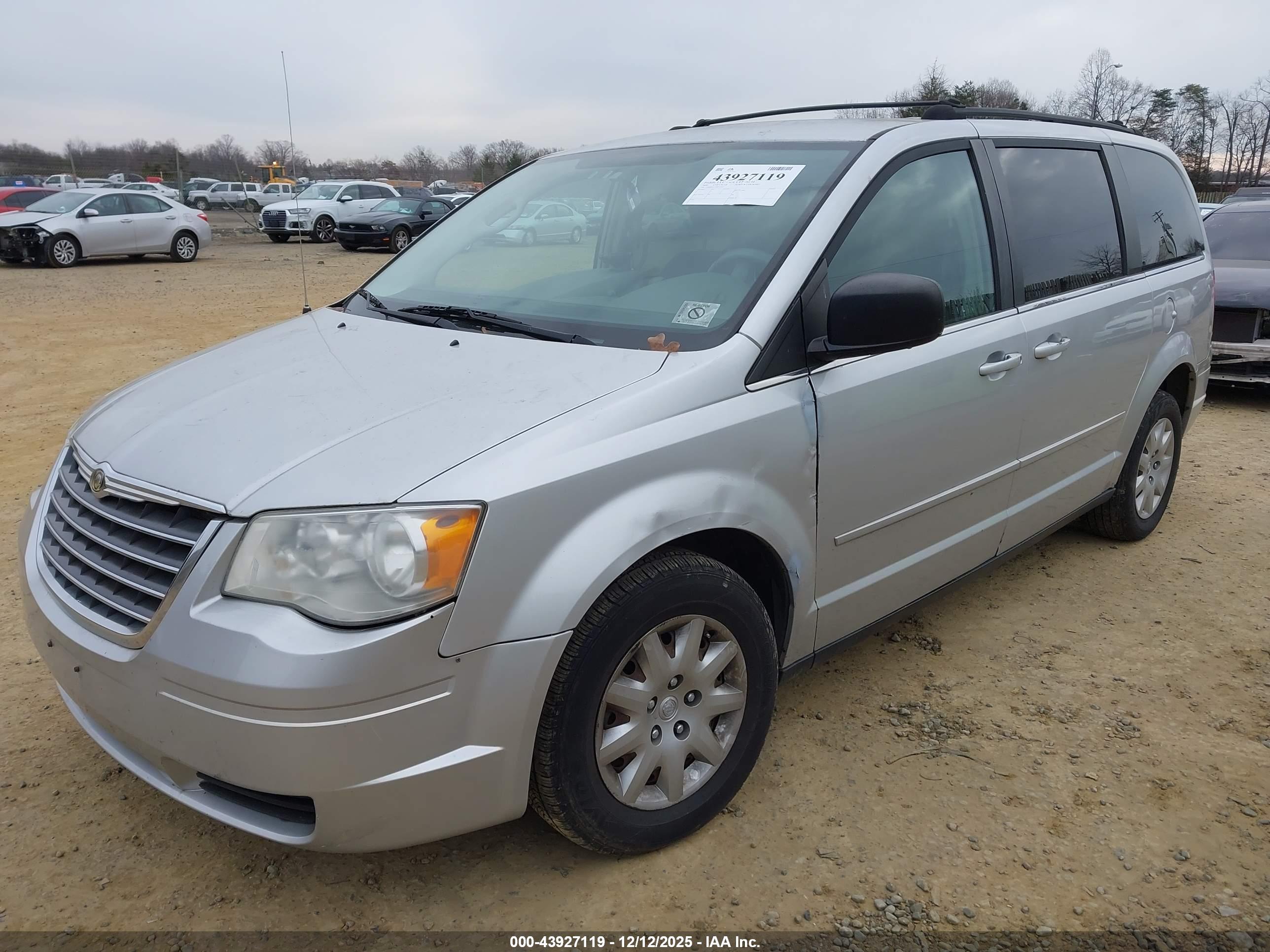 CHRYSLER TOWN image 2