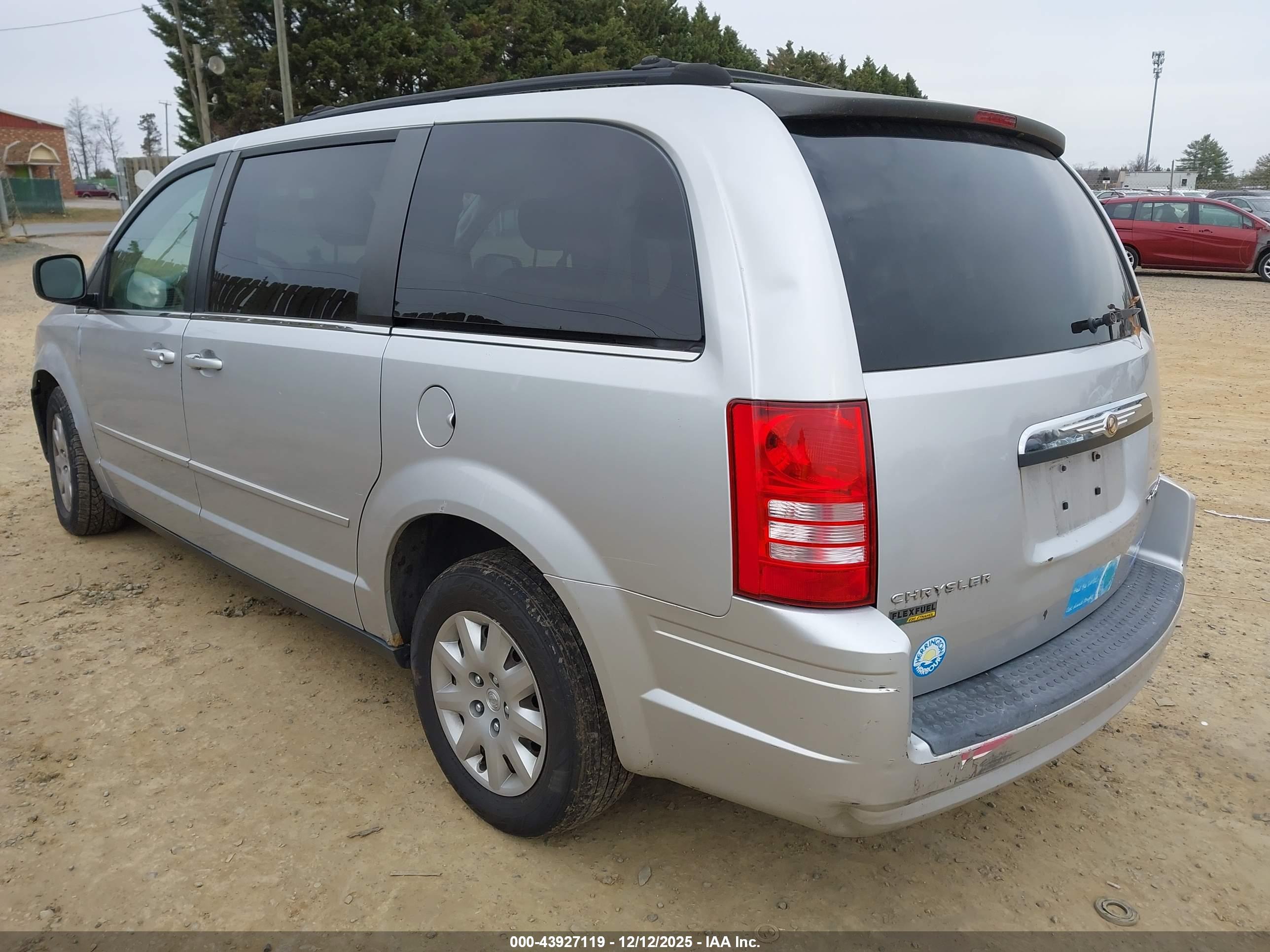CHRYSLER TOWN image 3
